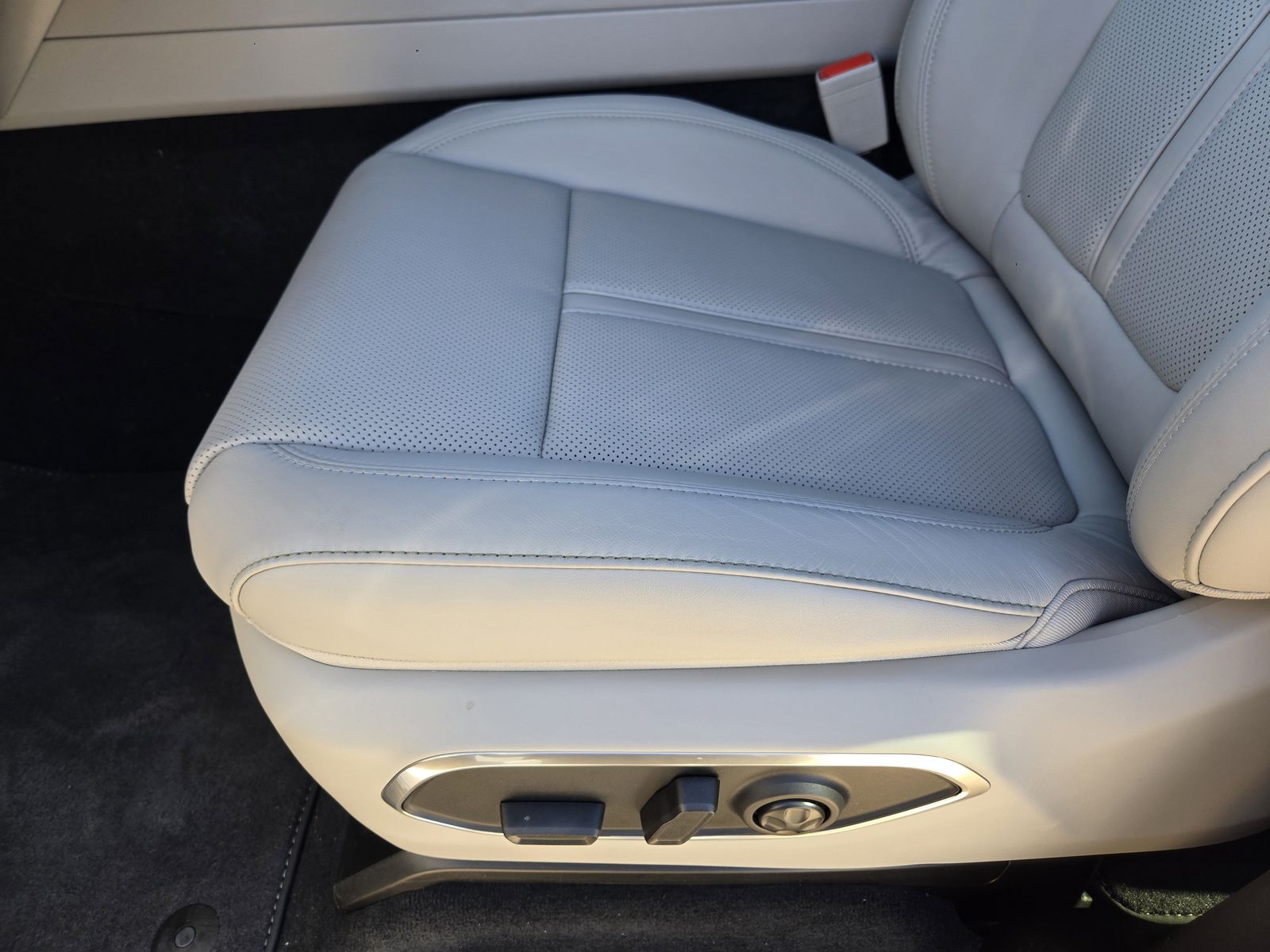 New 2025 Diamond Black Crystal Pearlcoat Jeep L LIMITED 4X4 image 27