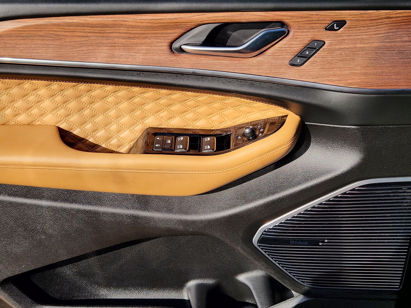 Certified Used 2023 Rocky Mountain Pearlcoat Jeep Summit image 32