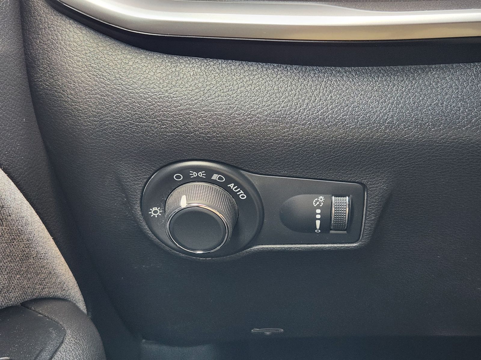 Used 2024 Silver Zynith Jeep Sport image 31