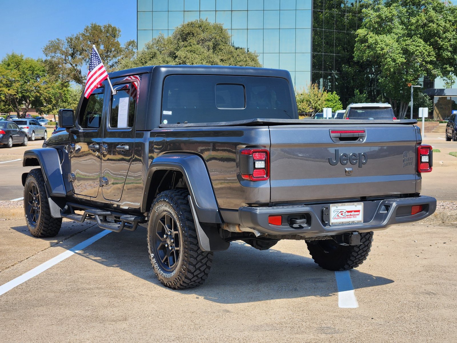 Used 2025 Granite Crystal Jeep Sport image 4