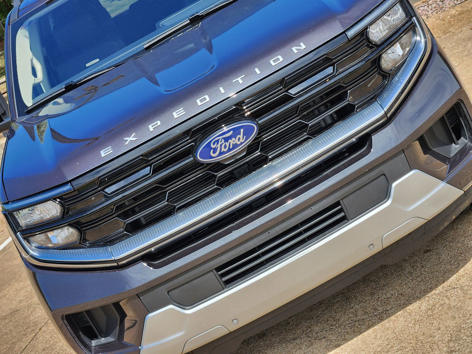 Used 2025 Gray Metallic Ford Platinum image 14