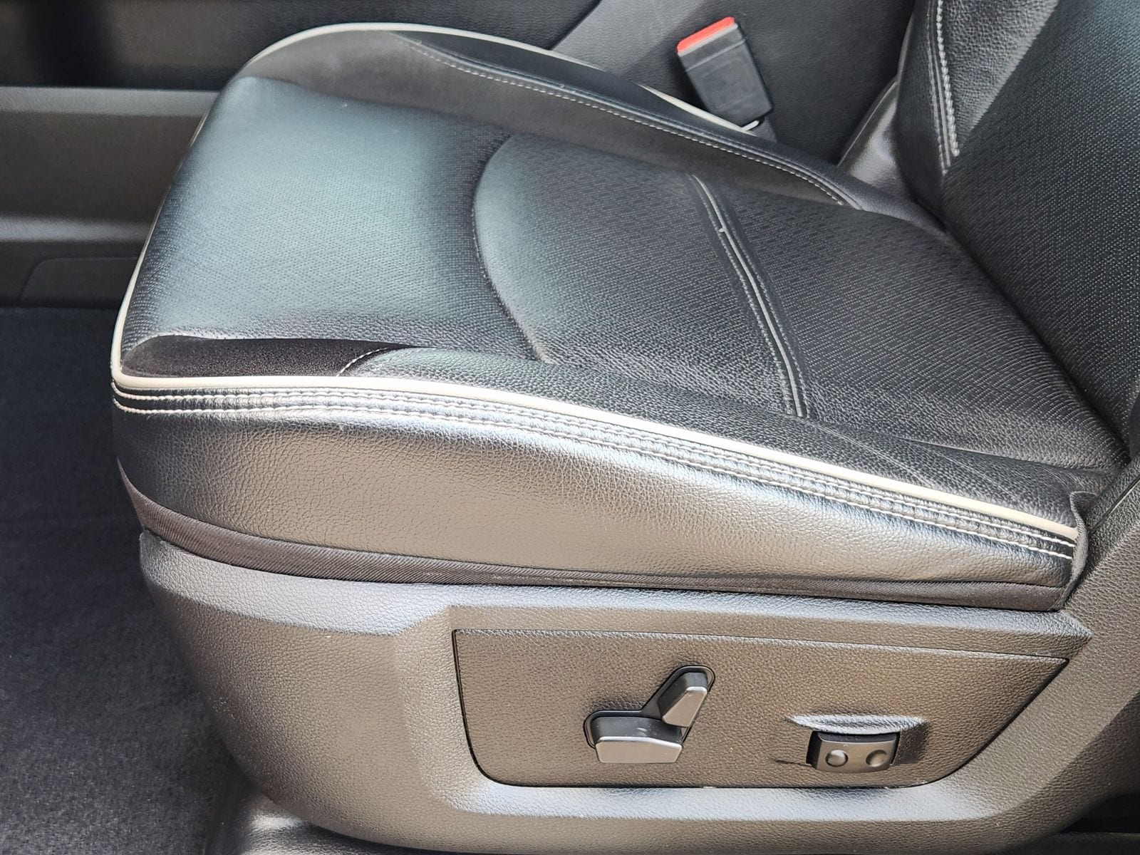 Used 2022 Granite Crystal Ram Laramie image 38