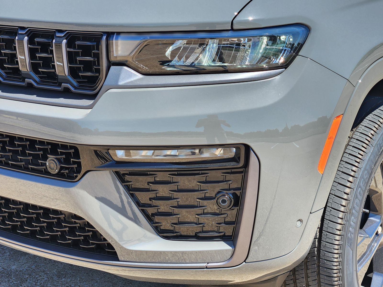New 2027 Sting-Gray Jeep Limited Reserve image 12