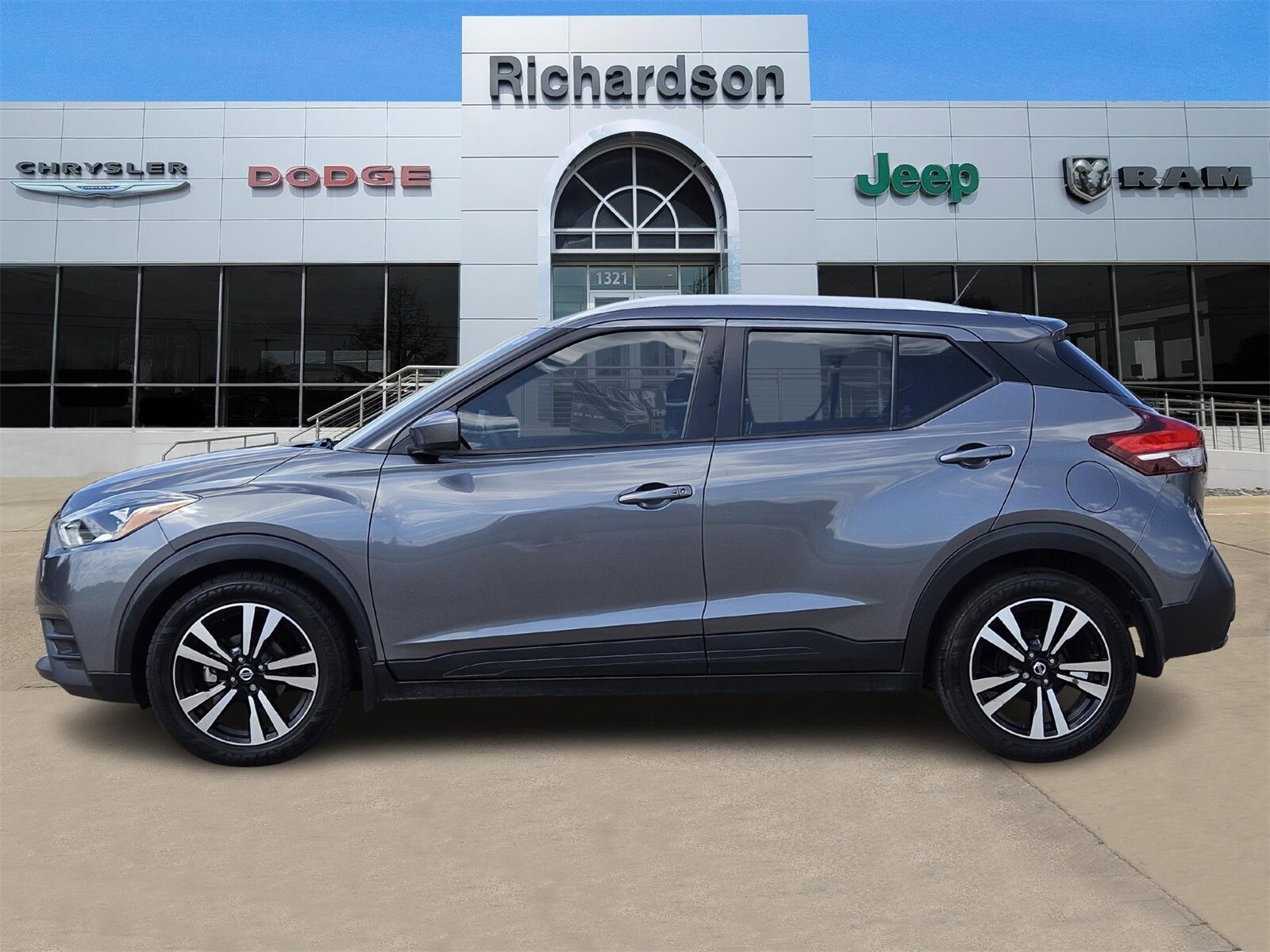 2020 Nissan Kicks SV photo 2