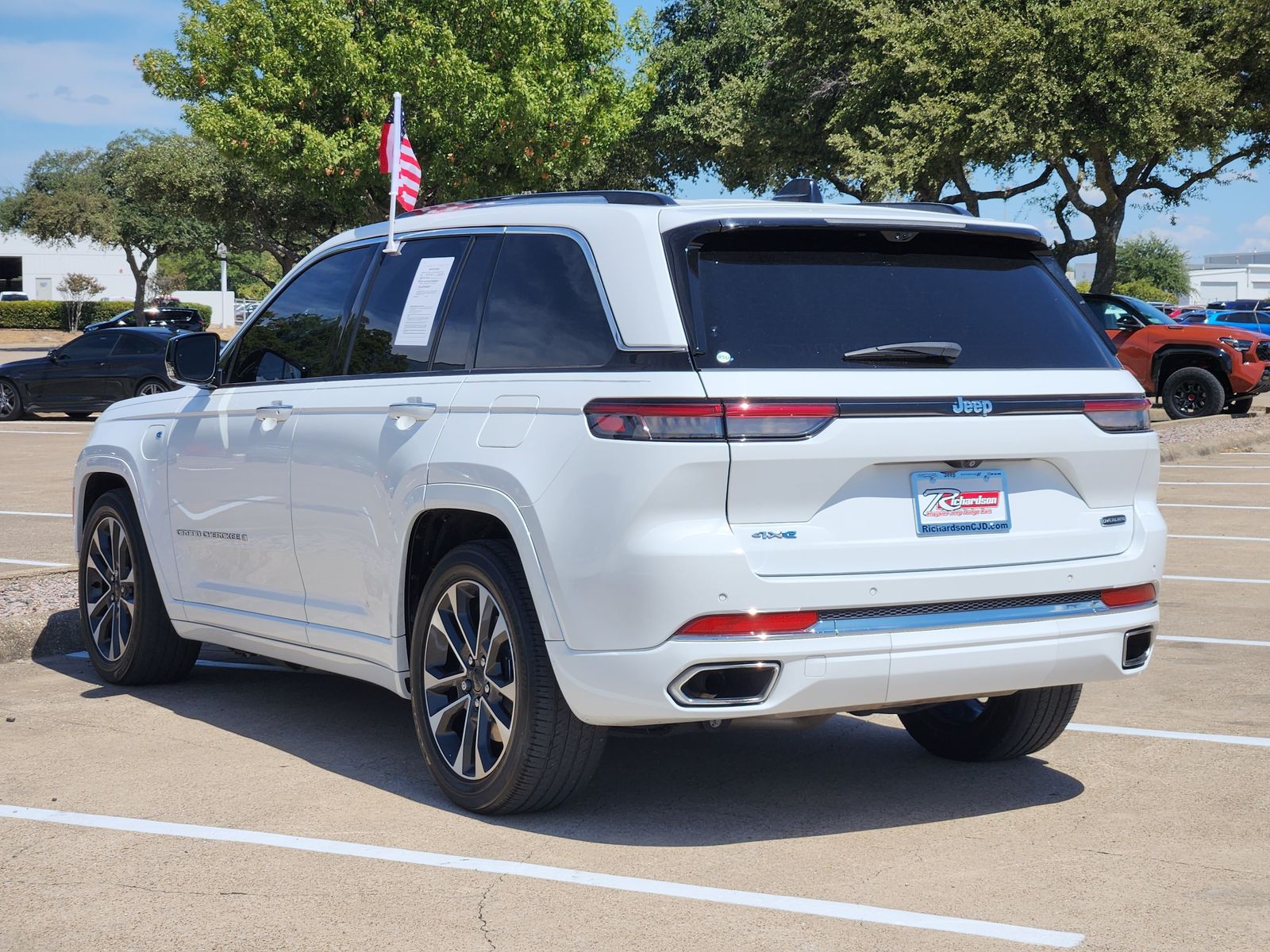 Used 2022 Bright White Jeep Overland image 4