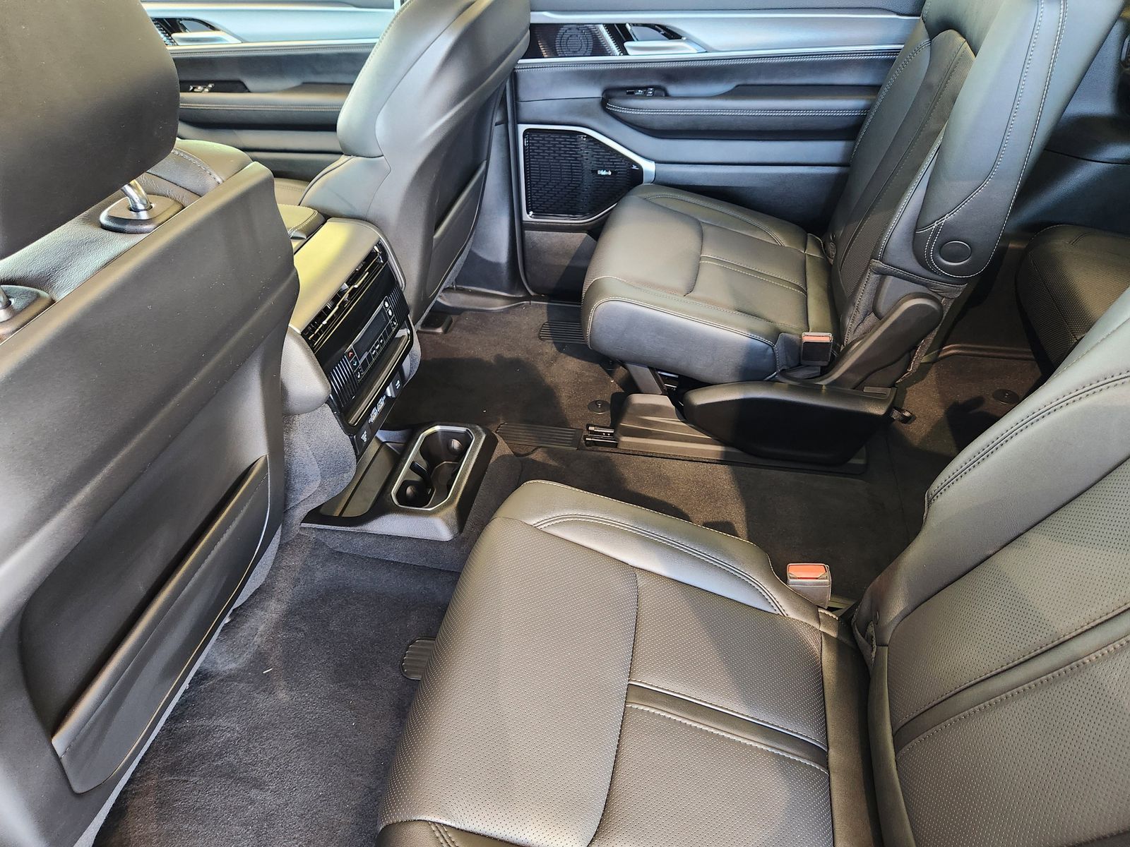 New 2026 Bright White Jeep LIMITED RESERVE 4X4 image 39