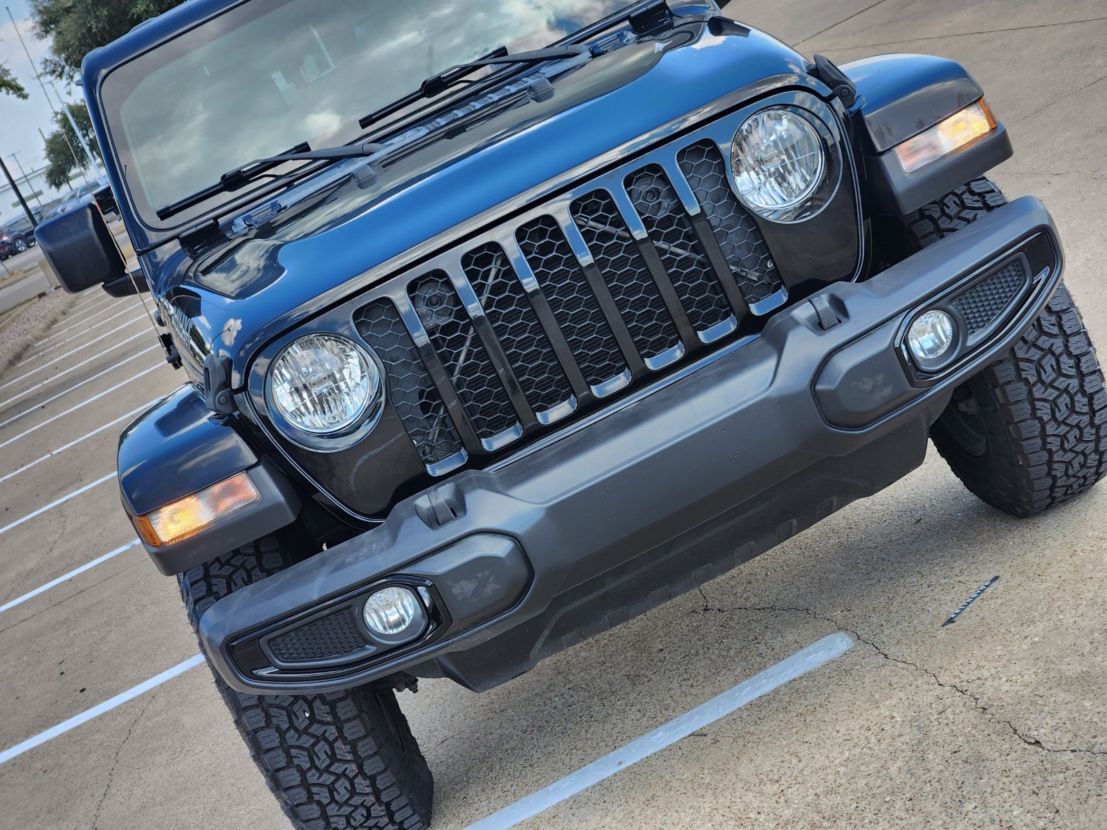Used 2022 Black Jeep Sport image 14