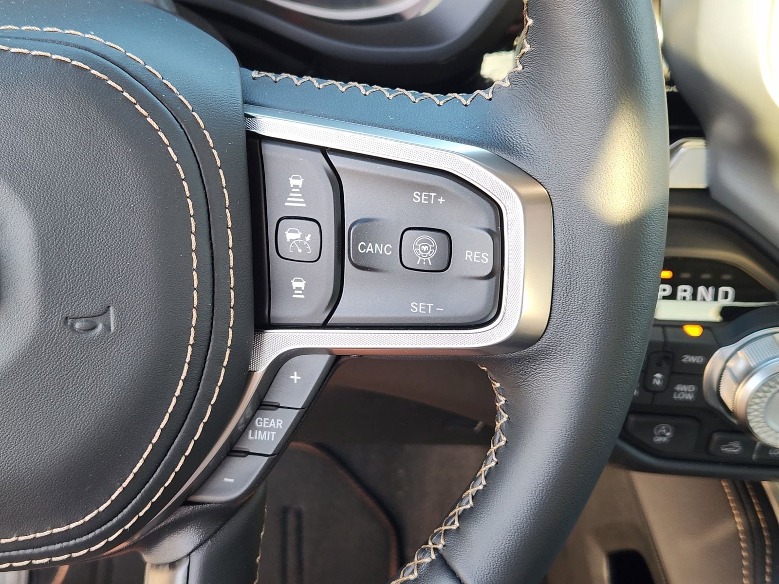 New 2026 Ivory White Tri-Coat Pearlcoat Ram TUNGSTEN CREW CAB 4X4 image 31