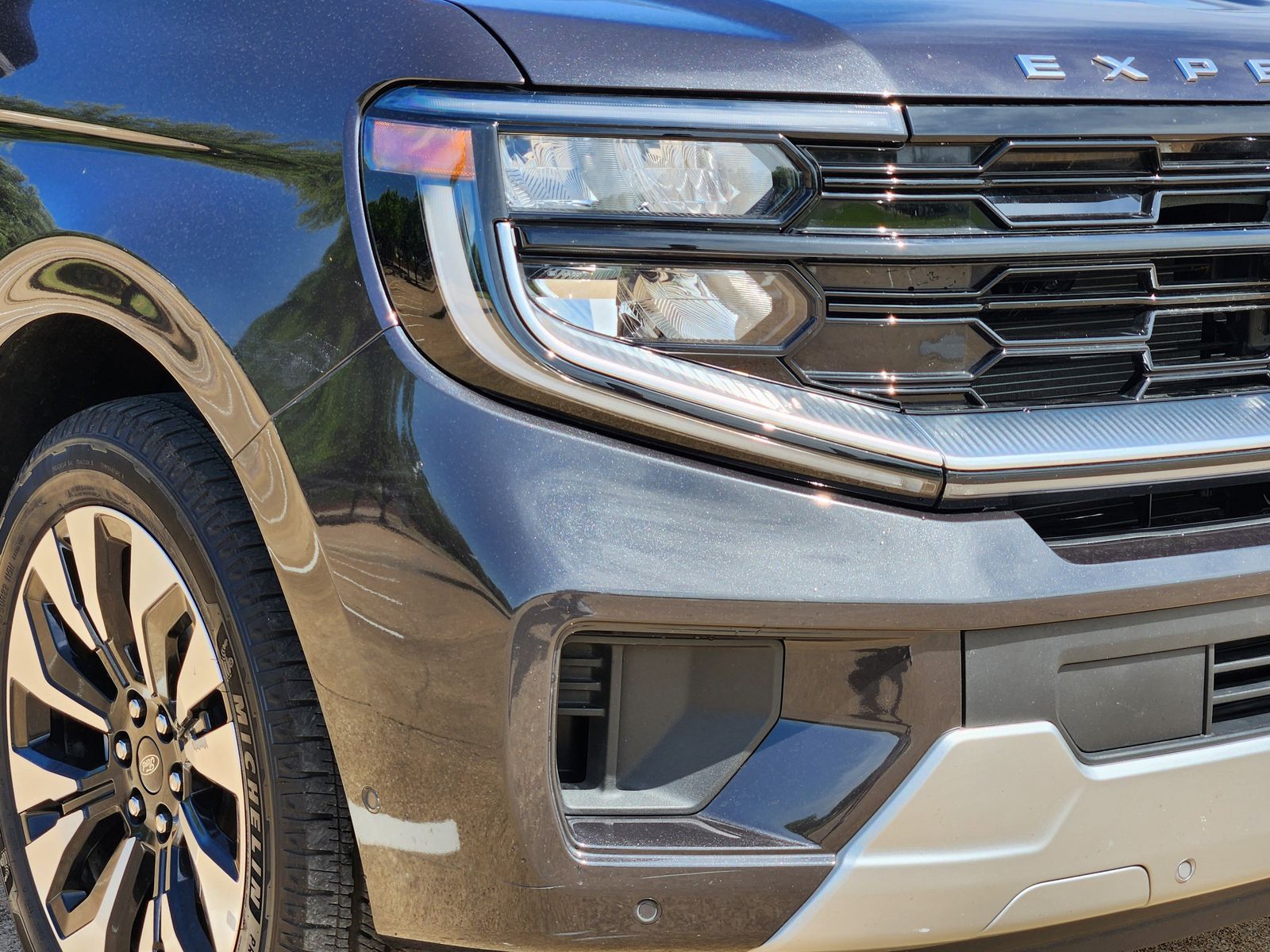 Used 2025 Gray Metallic Ford Platinum image 9