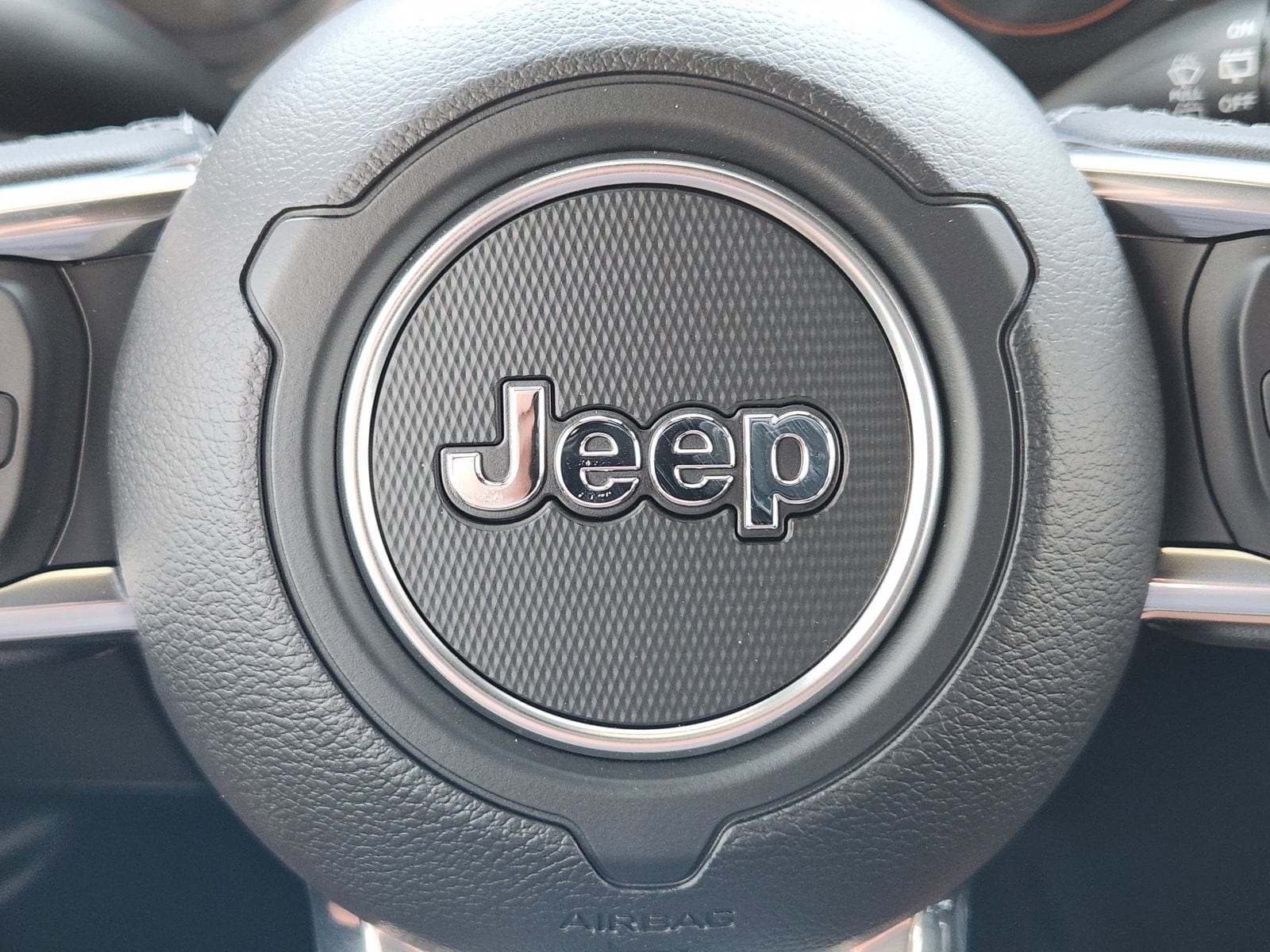 New 2026 Bright White Jeep 4-DOOR SAHARA image 38