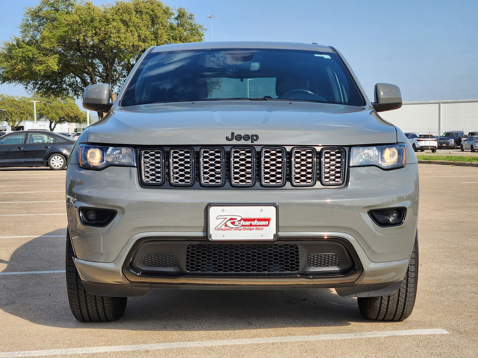 Used 2020 Sting-Gray Clearcoat Jeep Laredo image 7