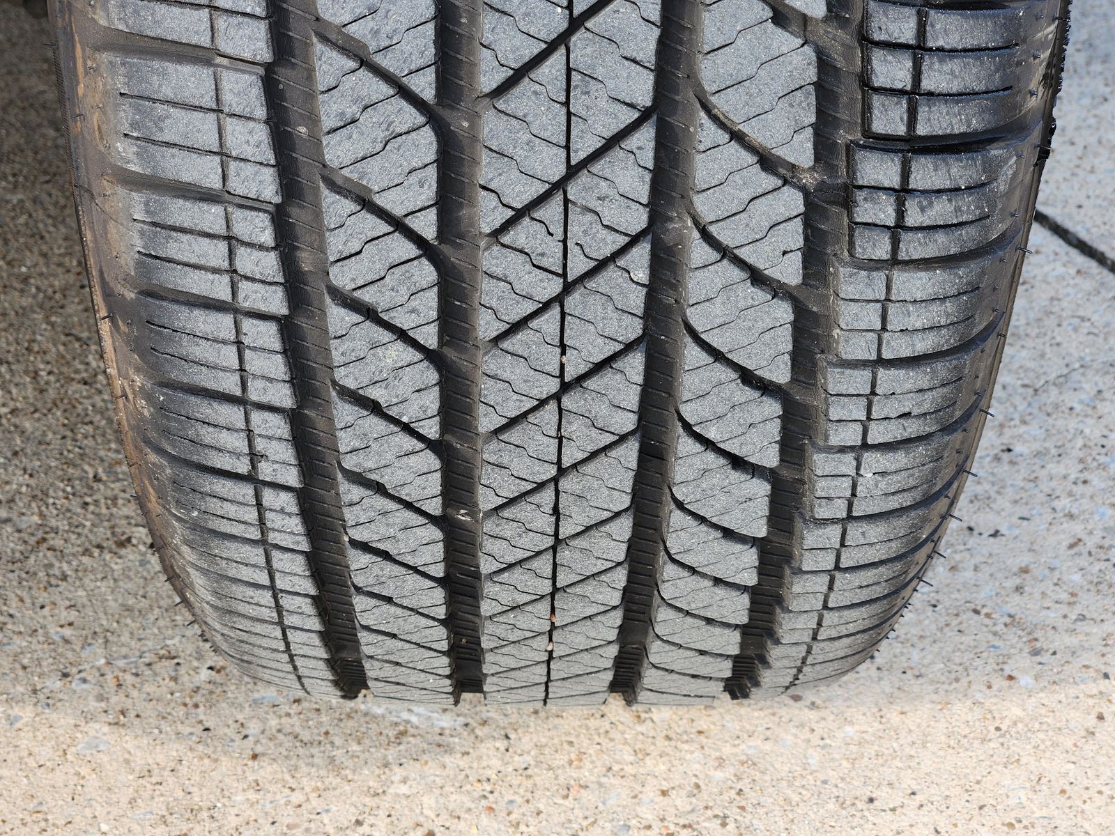 Used 2020 Sting-Gray Clearcoat Jeep Laredo image 21