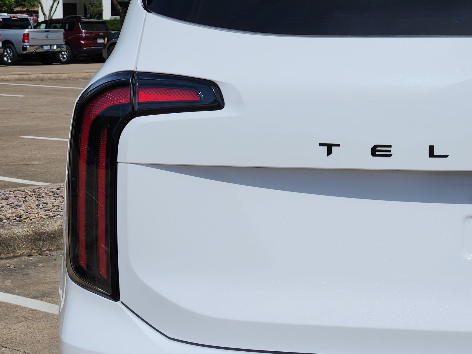 Used 2025 Glacial White Pearl Kia EX image 15