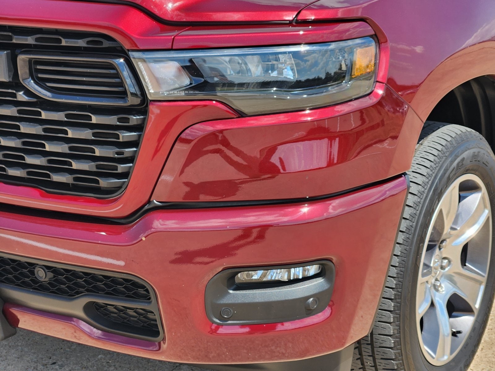 Used 2025 Delmonico Red Pearlcoat Ram Tradesman image 10