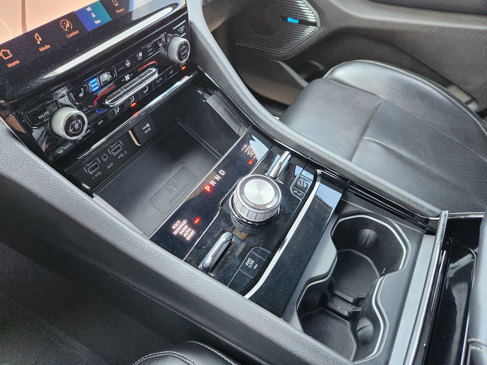 Used 2022 Bright White Jeep Overland image 29
