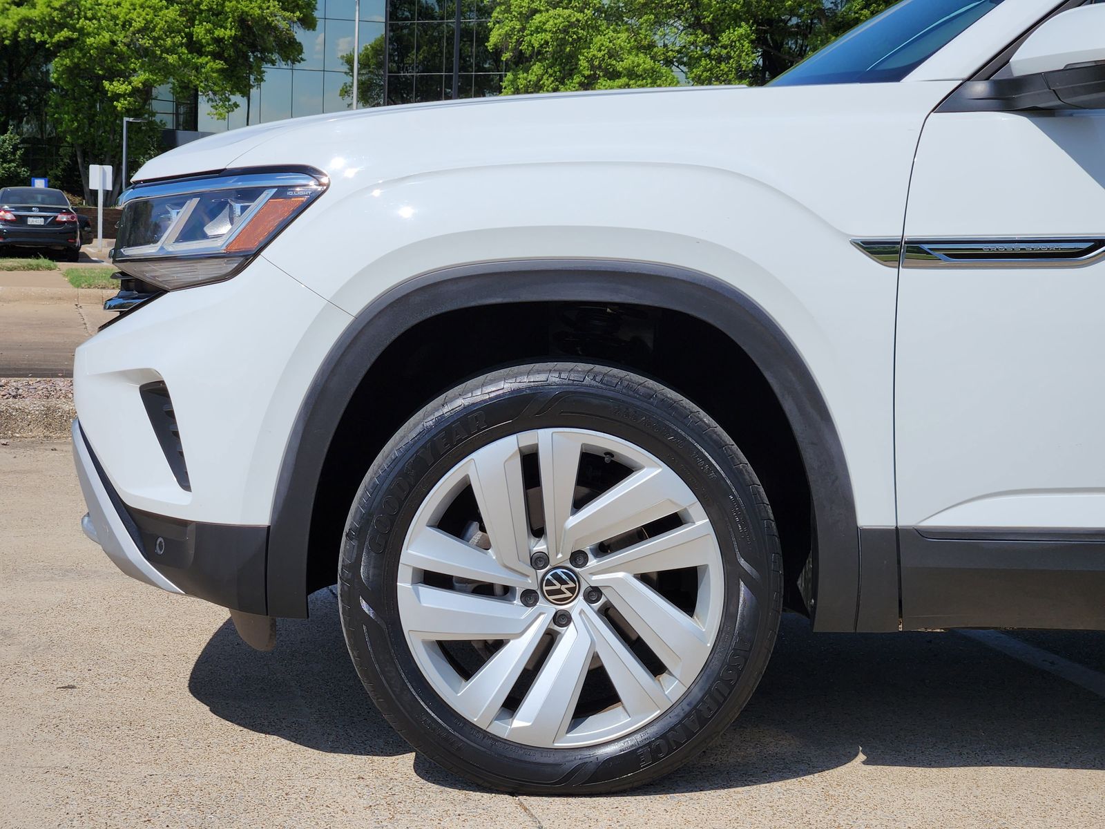 Used 2022 Pure White Volkswagen 2.0T SE w/Technology image 8