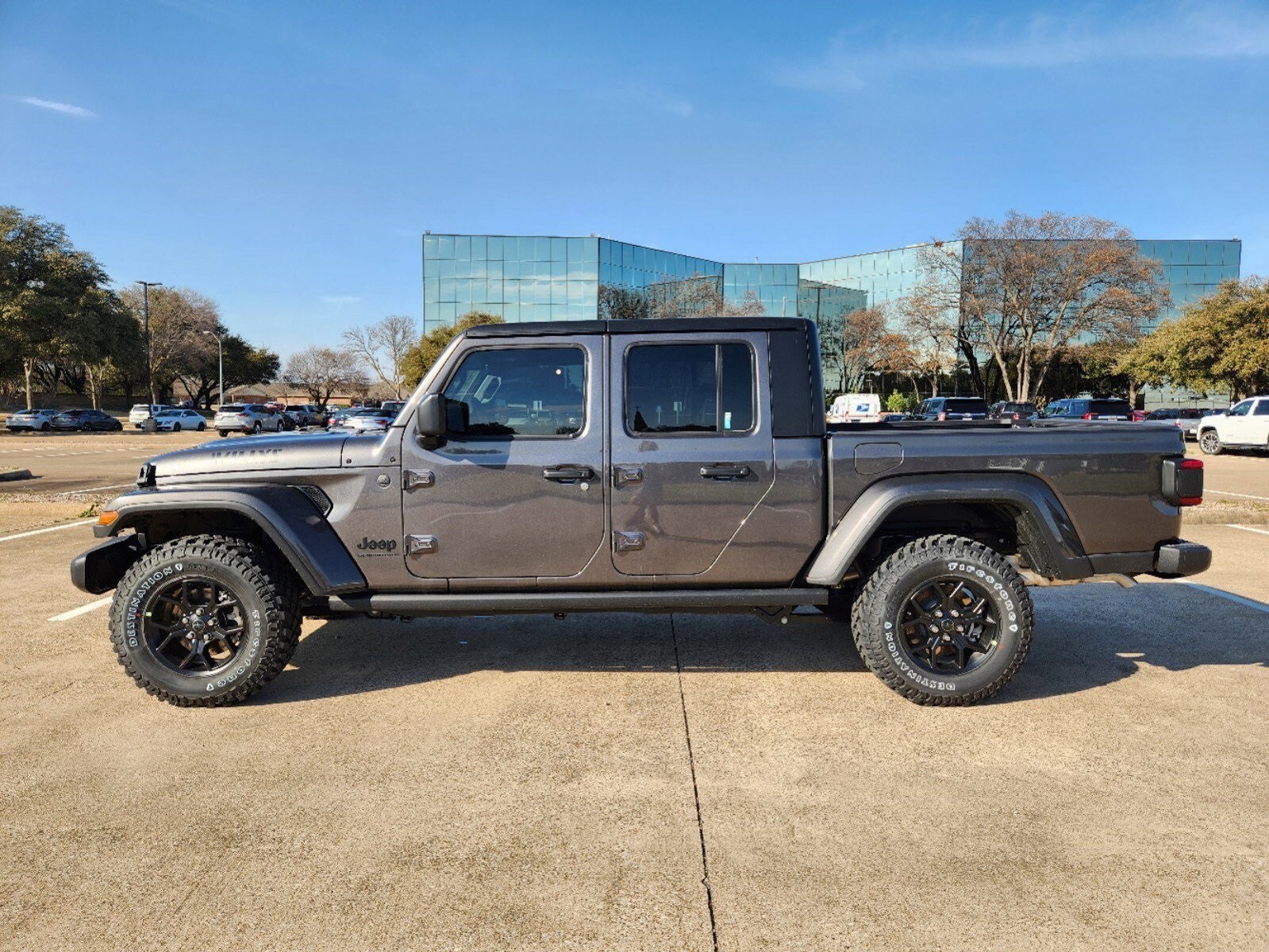 2025 Jeep Gladiator Willys photo 3