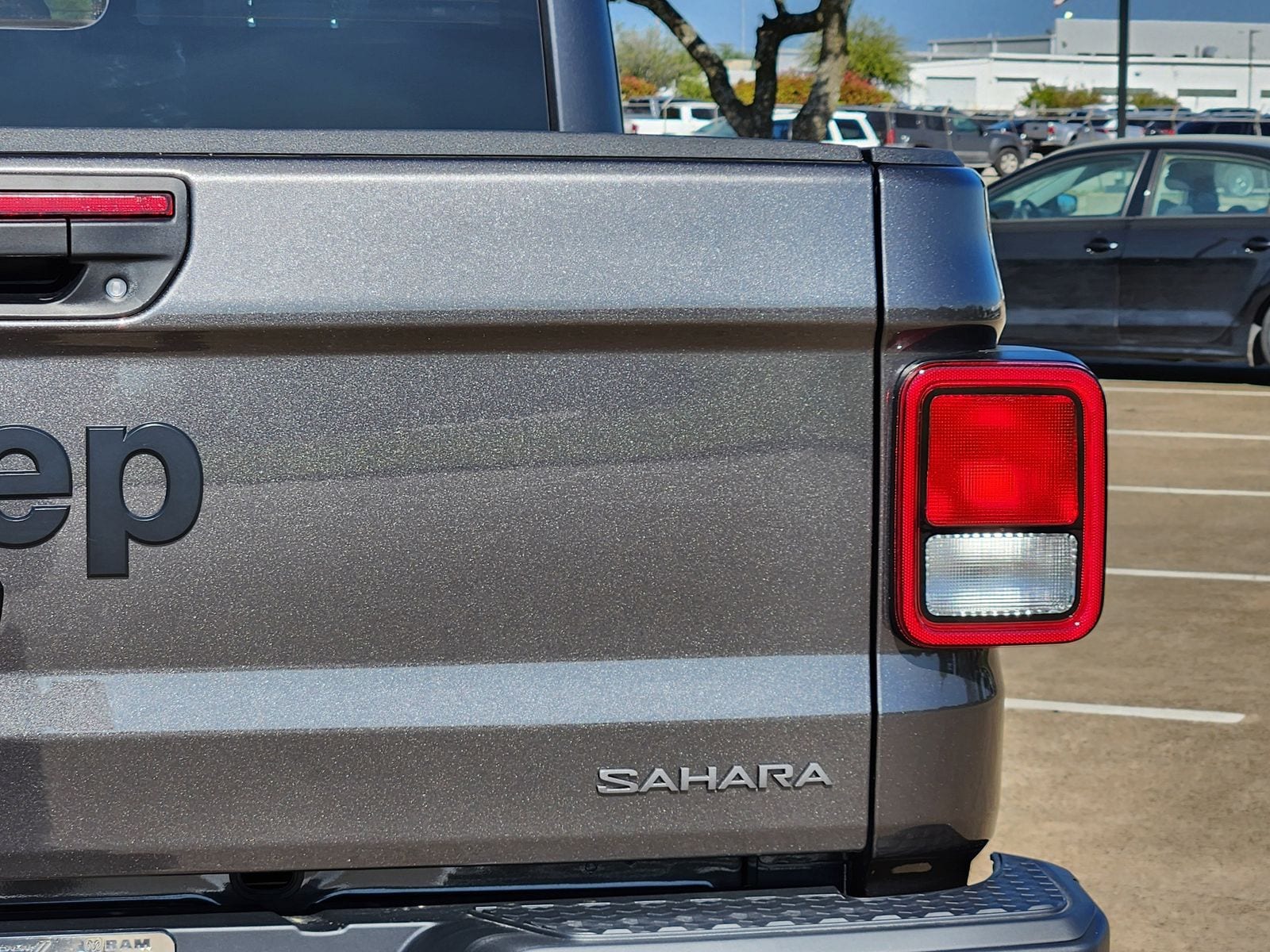 New 2026 Granite Crystal Jeep SAHARA 4X4 image 16