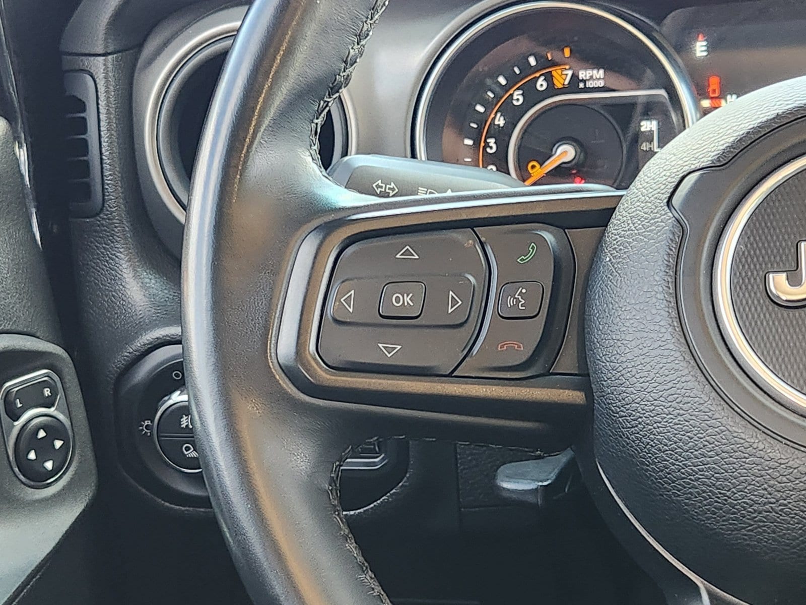 Used 2022 Black Jeep Sport image 36