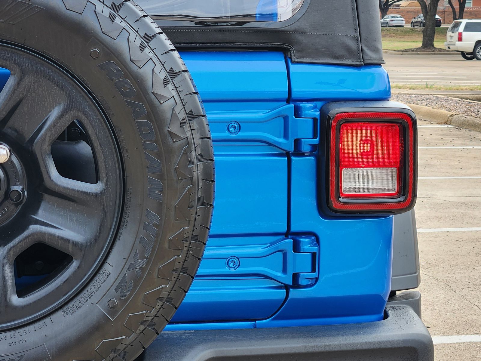 New 2026 Hydro Blue Pearlcoat Jeep 2-DOOR SPORT image 16