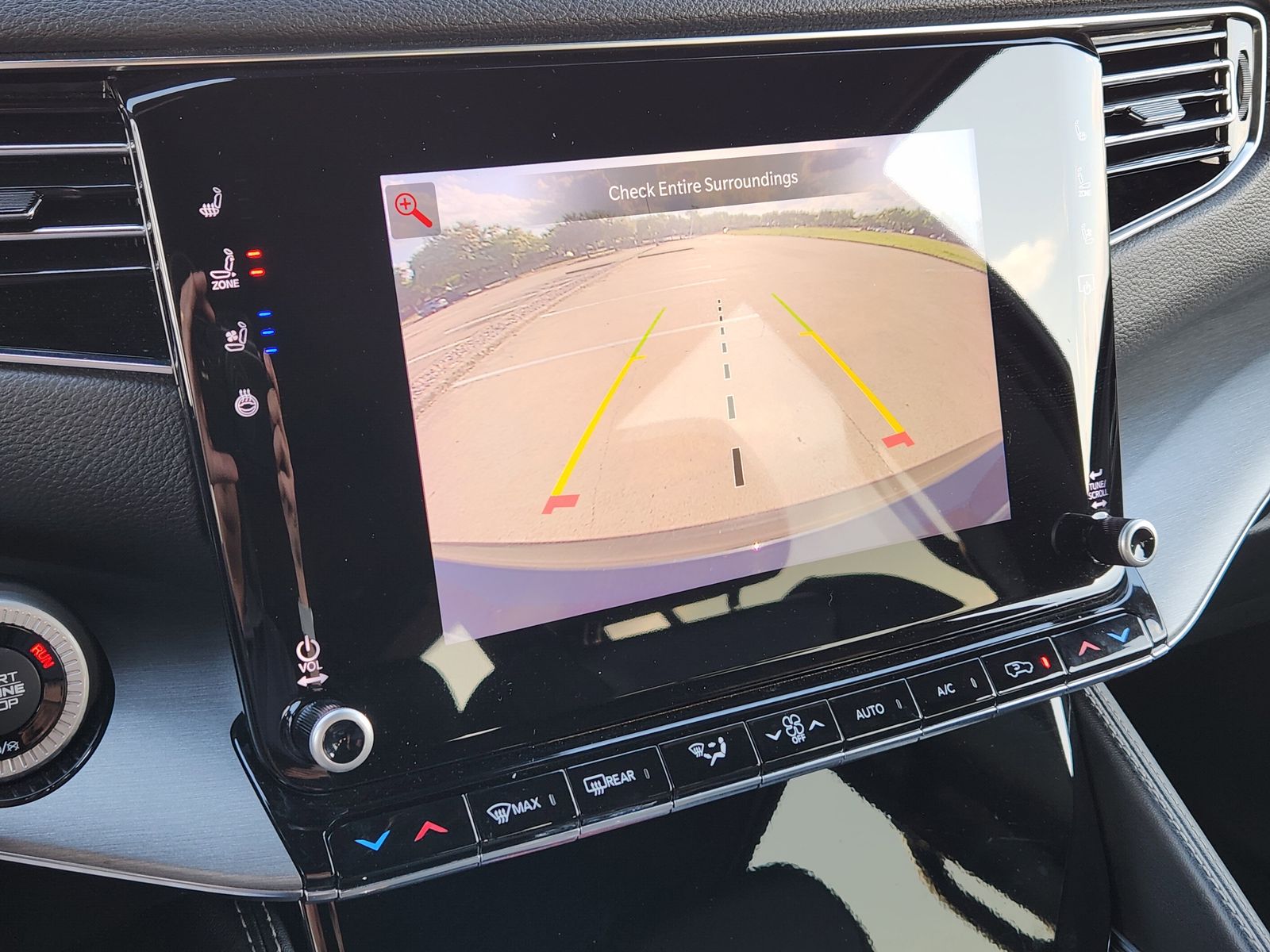 Used 2023 Diamond Black Crystal Pearlcoat Jeep Base image 25