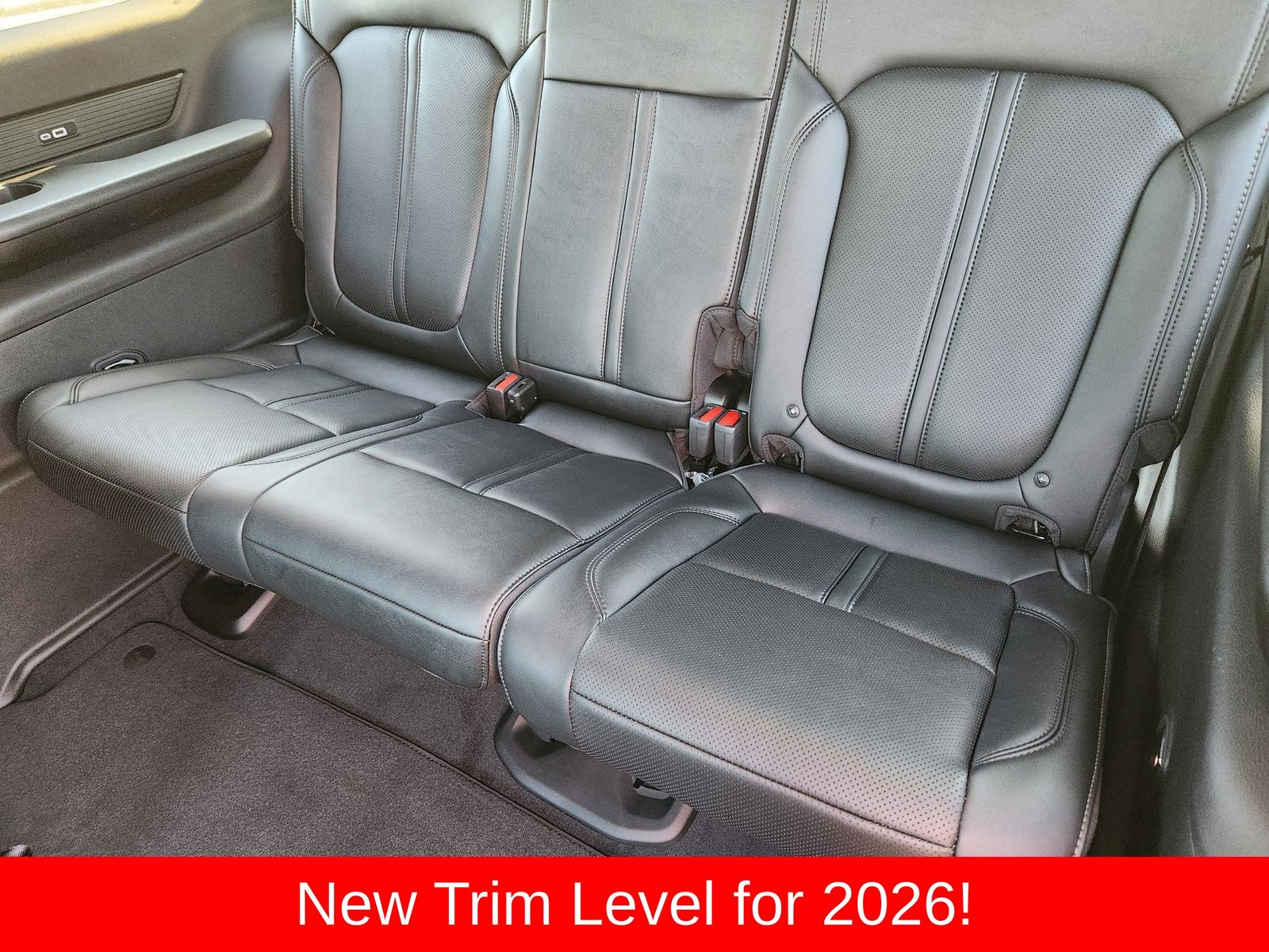 New 2026 Baltic Gray Jeep LIMITED ALTITUDE 4X4 image 39