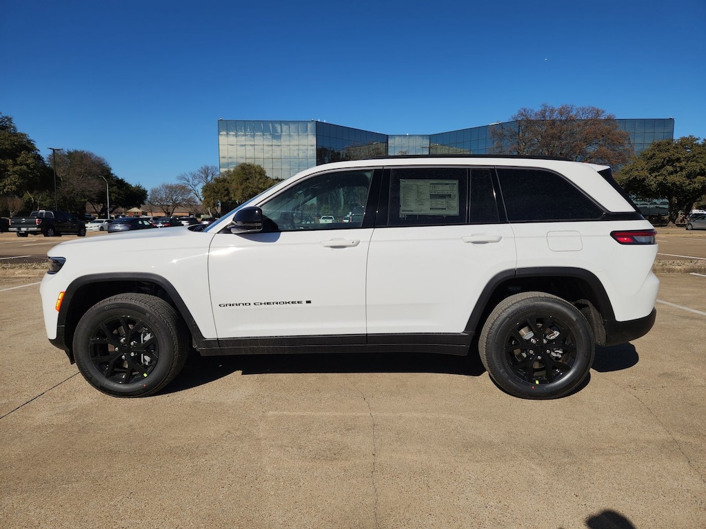 New 2026 Jeep Grand Cherokee LAREDO ALTITUDE 4X4 Sport Utility