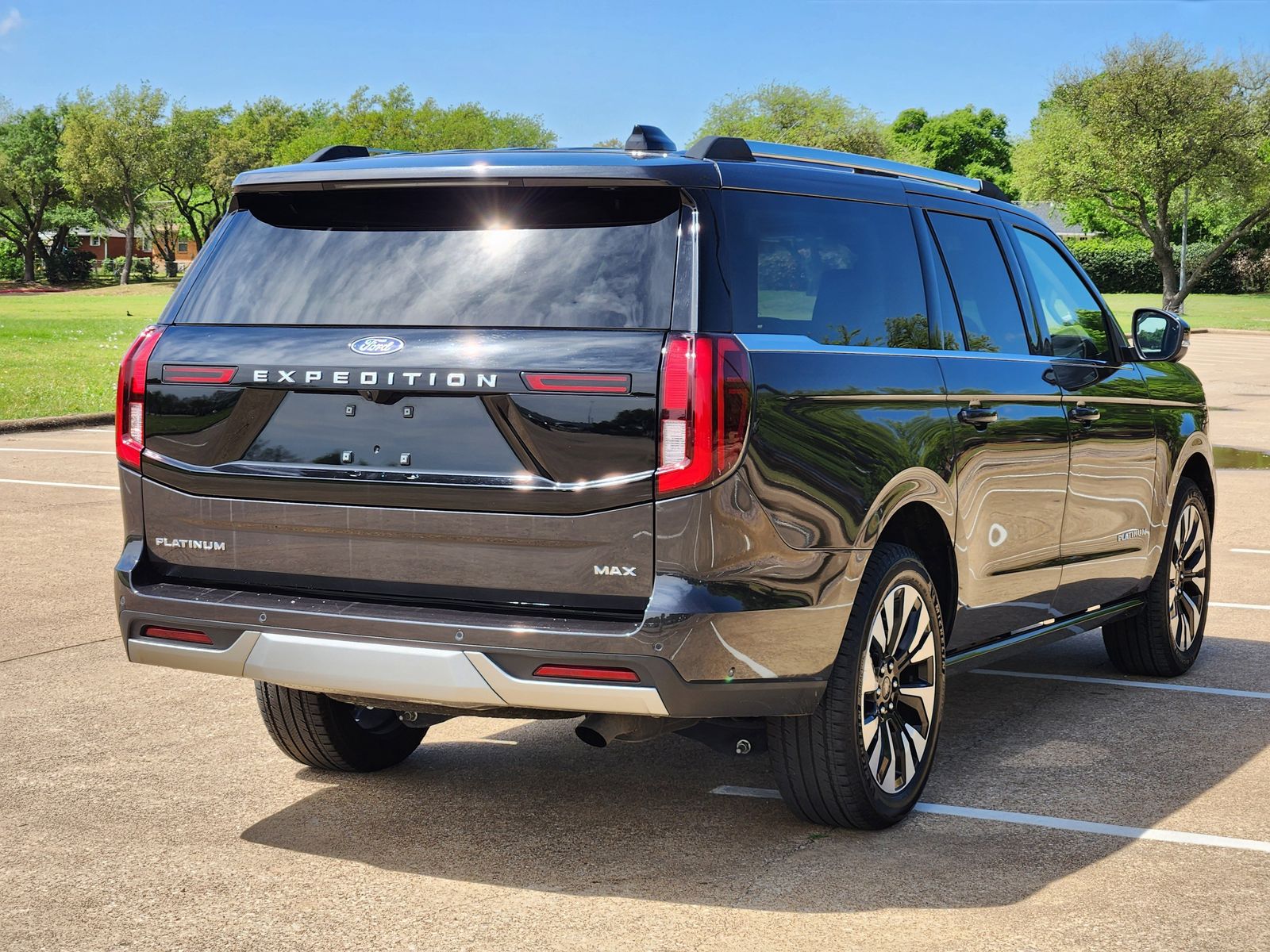 Used 2025 Gray Metallic Ford Platinum image 6