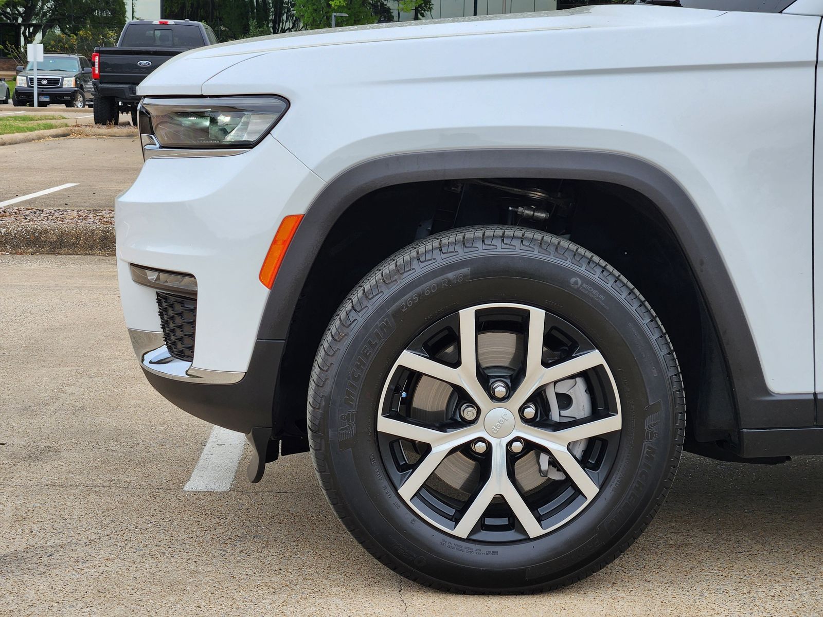 Used 2025 Bright White Jeep Limited image 4