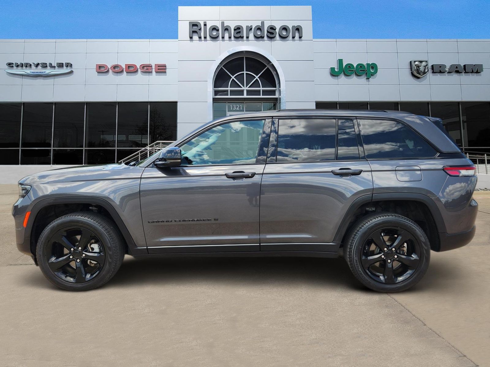 View vehicle photo 3