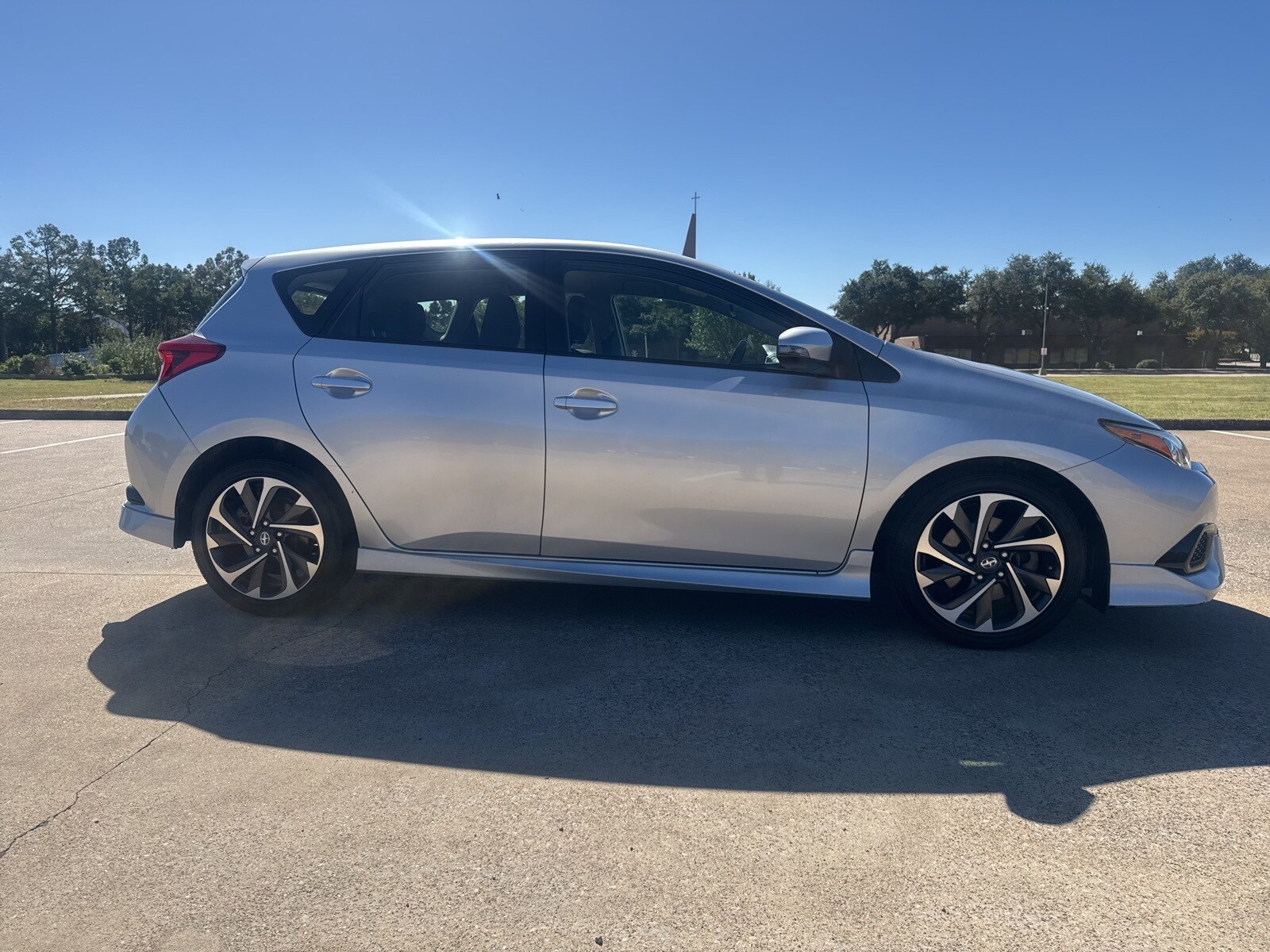 2016 Scion iM Base photo 2
