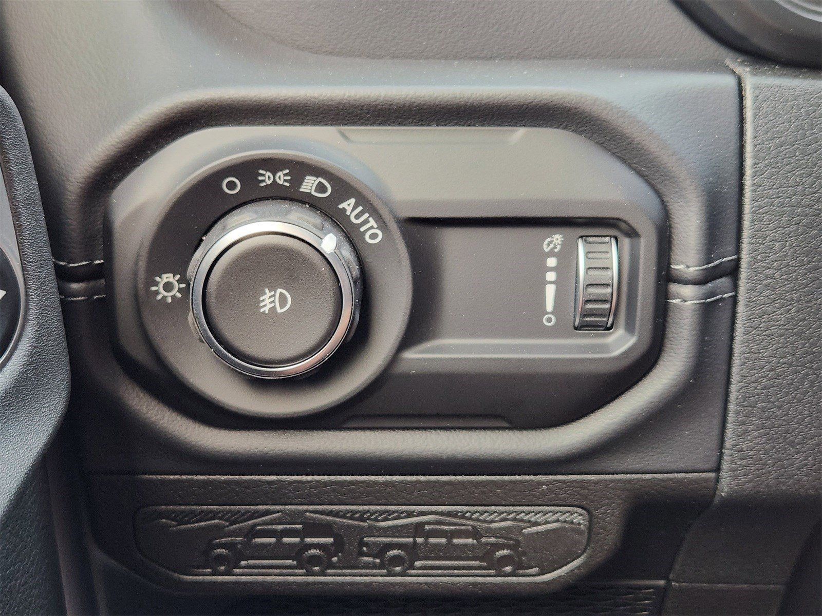 New 2026 Bright White Jeep 4-DOOR SAHARA image 32