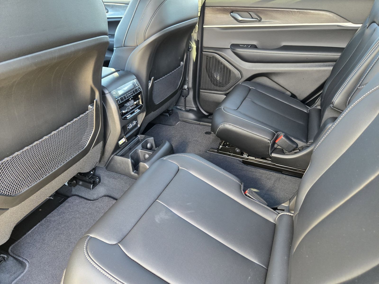 New 2025 Diamond Black Crystal Pearlcoat Jeep L LIMITED 4X4 image 29