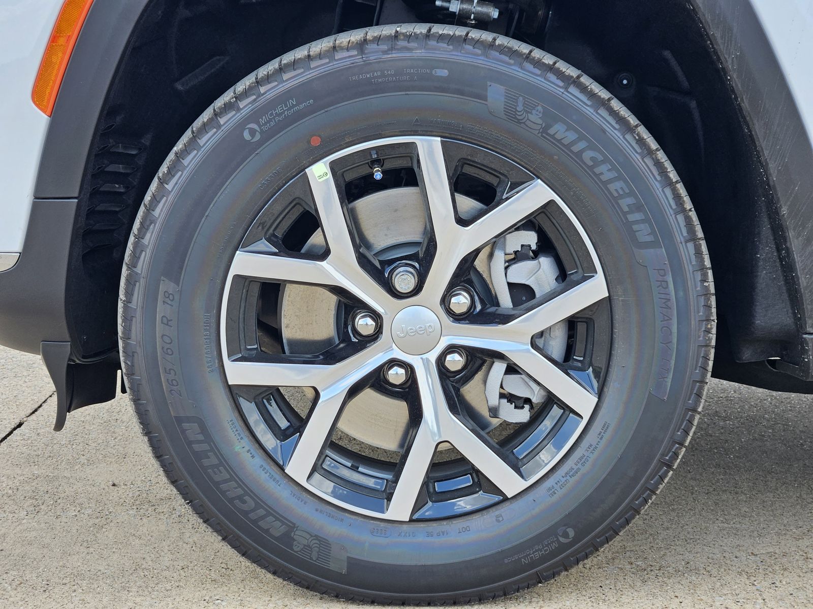 New 2025 Bright White Jeep L LIMITED 4X2 image 10