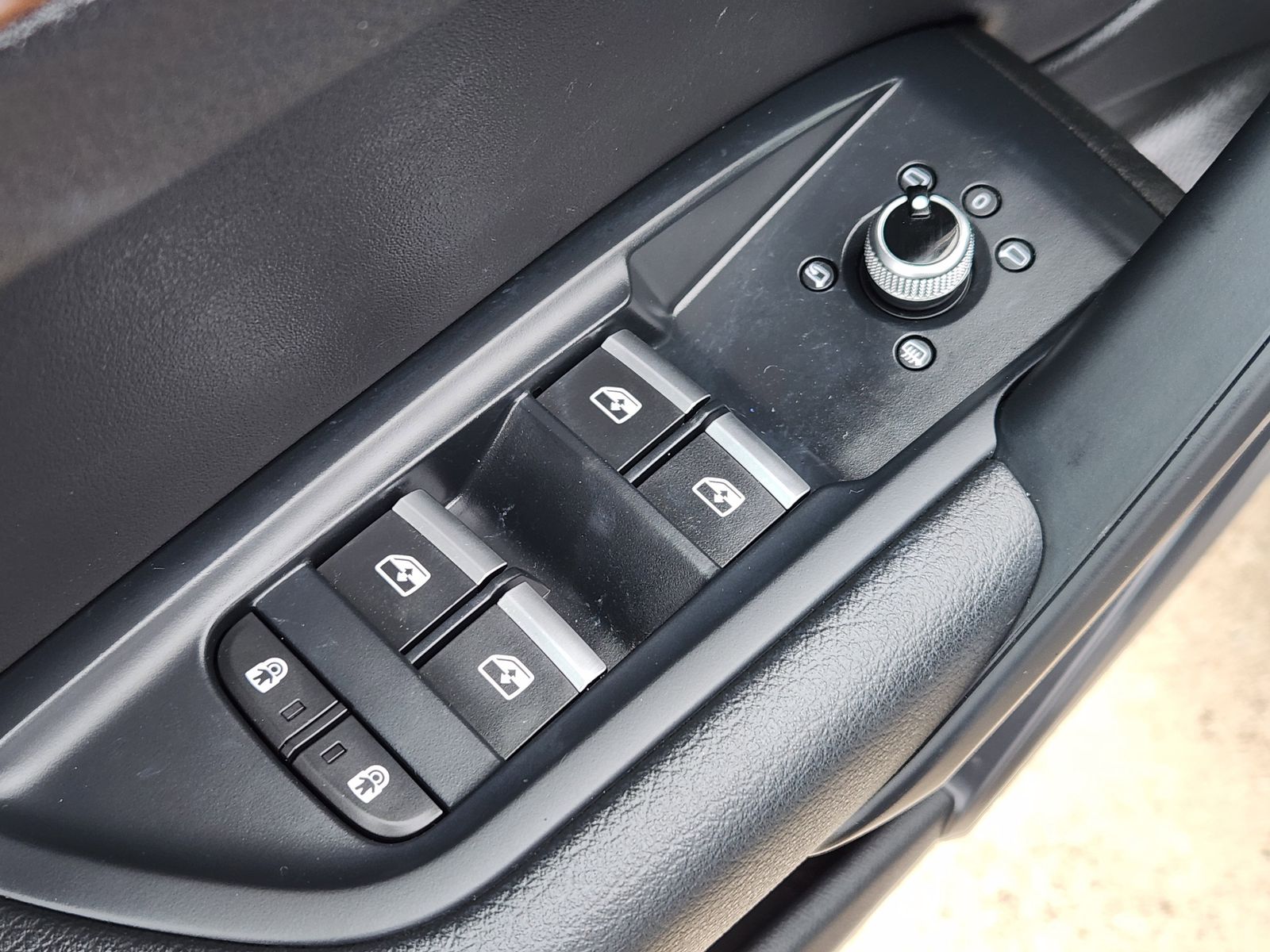 Used 2023 Florett Silver Audi 45 S line Premium image 31