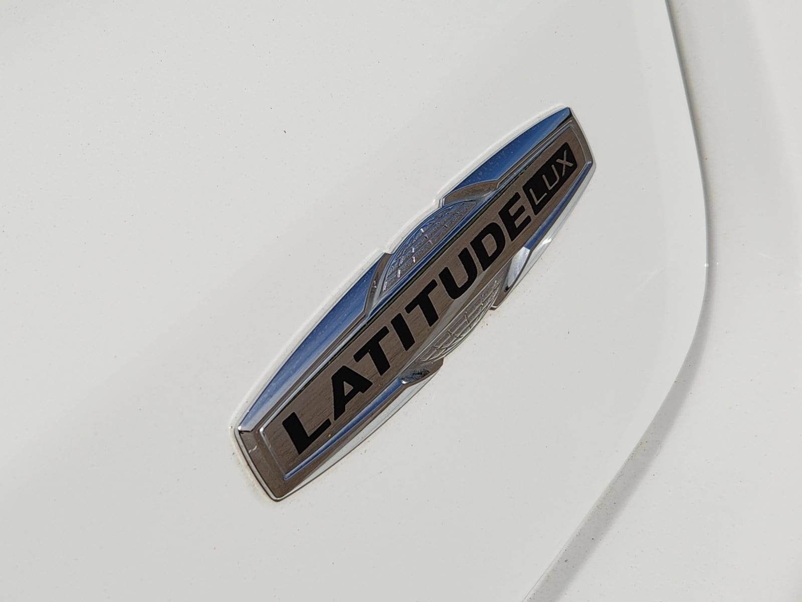 Used 2024 Bright White Jeep Latitude Lux image 19