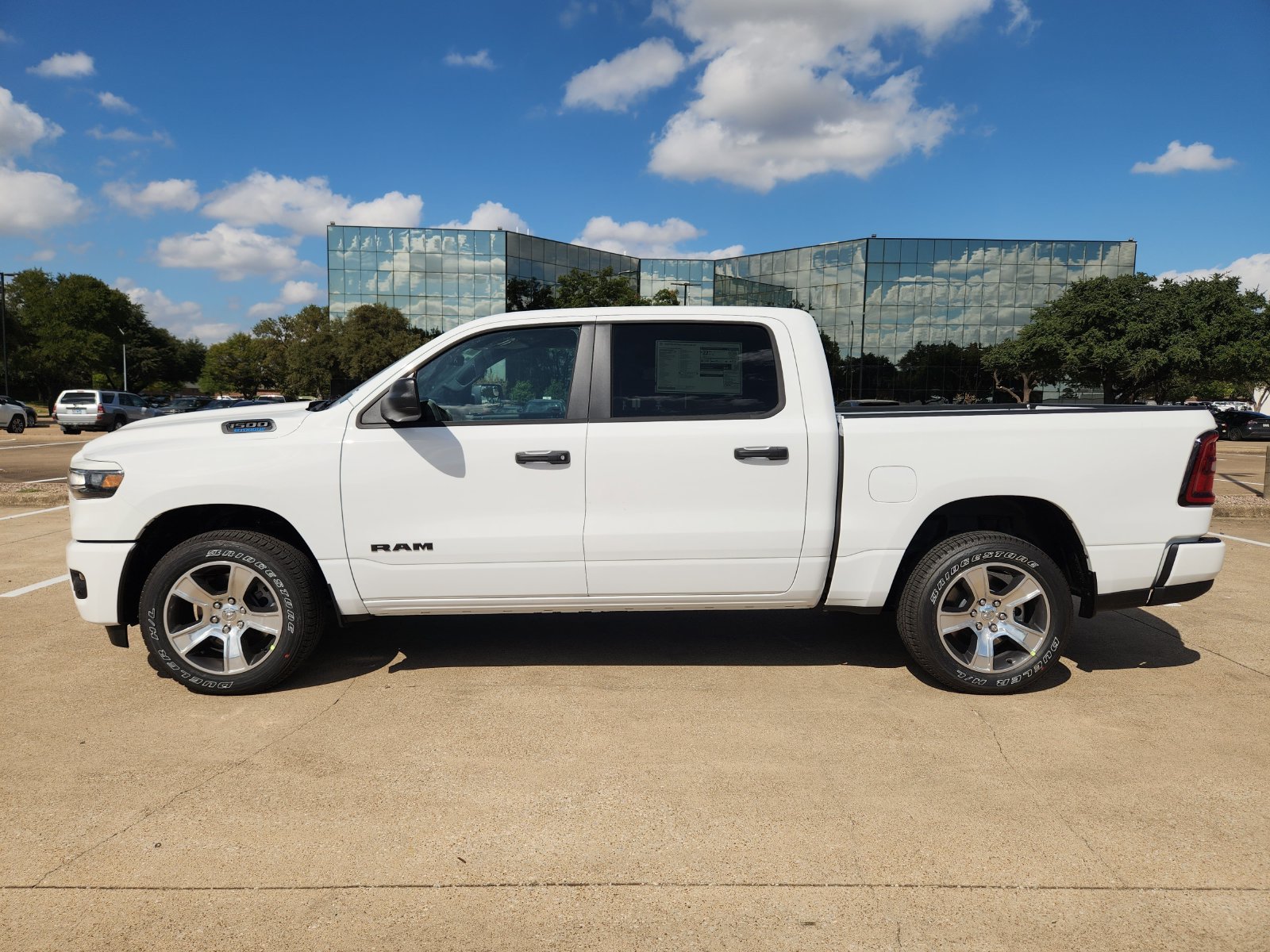 New 2027 Ram 1500 EXPRESS CREW CAB 4X2 5'7 BOX Pickup