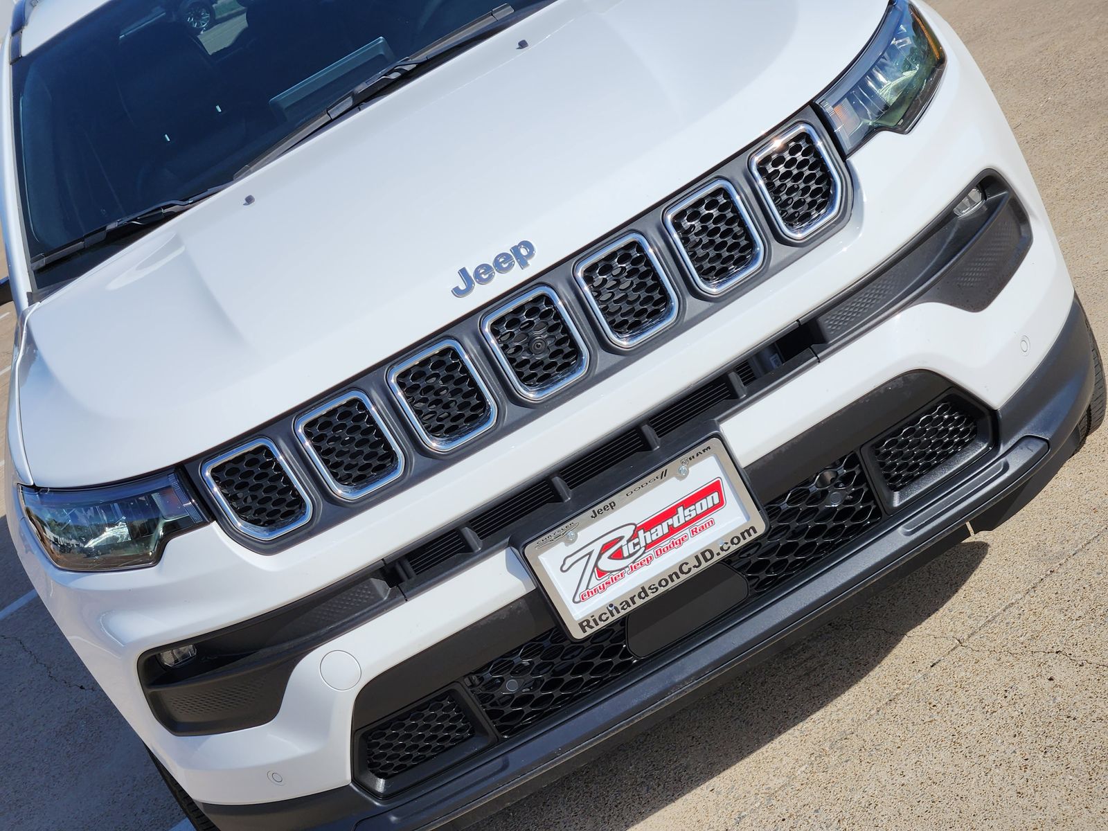 Used 2024 Bright White Jeep Latitude Lux image 14