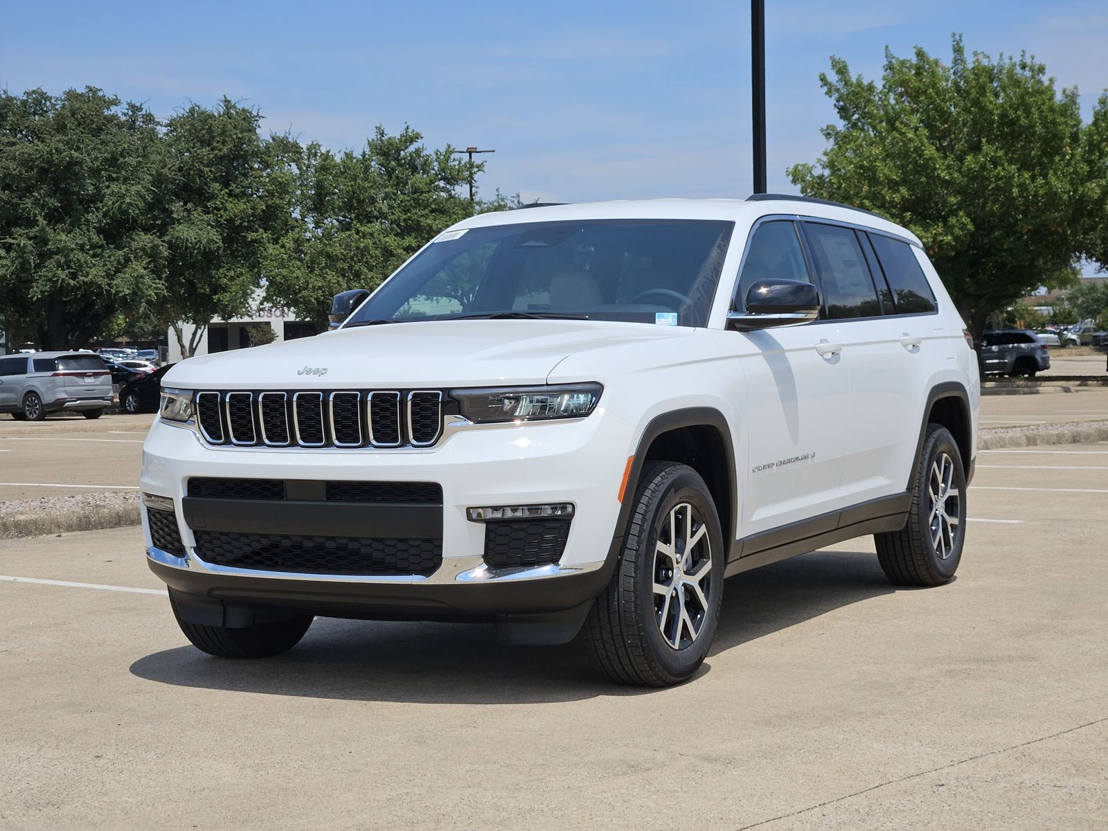 New 2025 Bright White Jeep L LIMITED 4X4 image 2