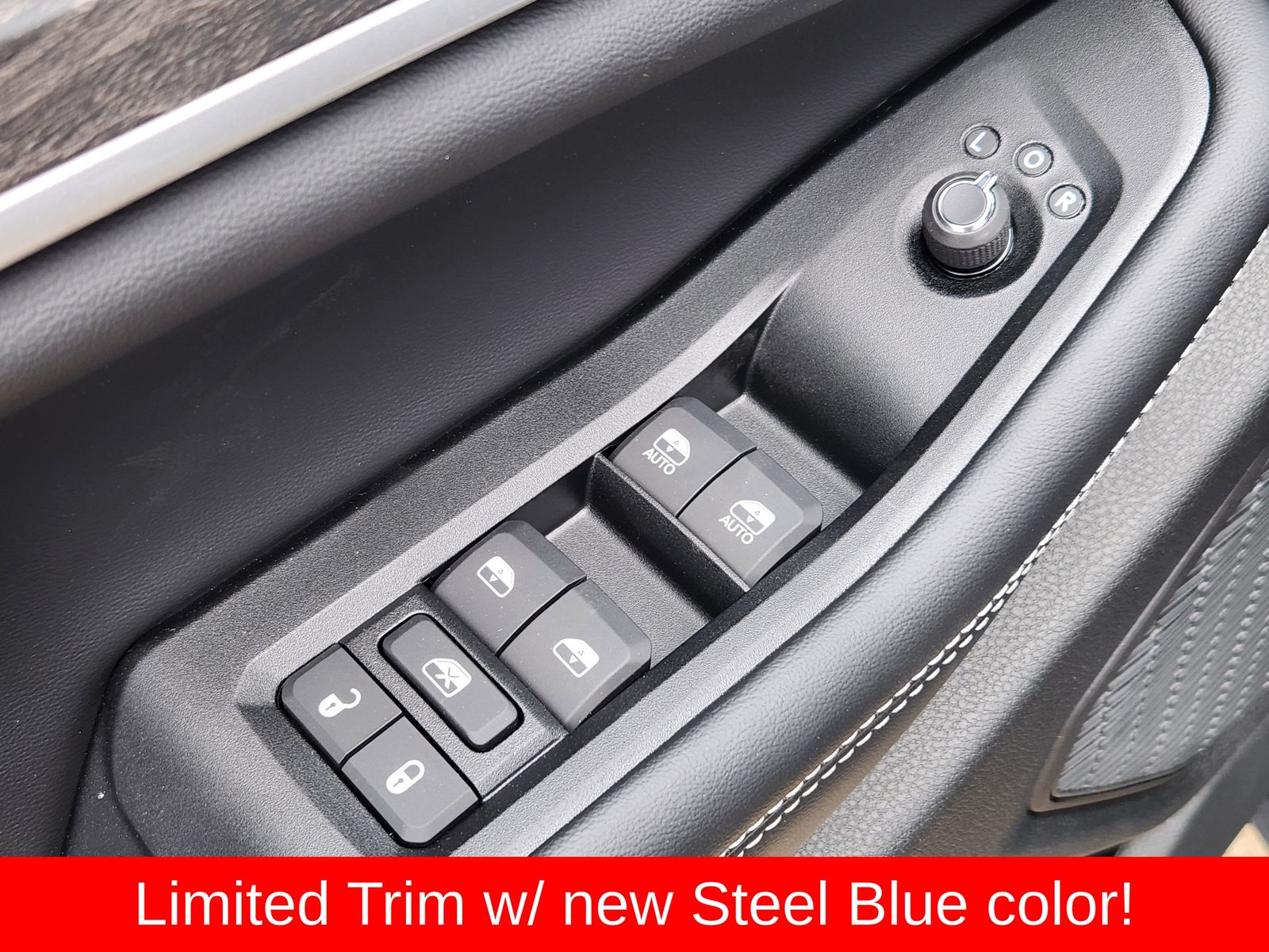New 2026 Steel Blue Jeep L LIMITED 4X4 image 31