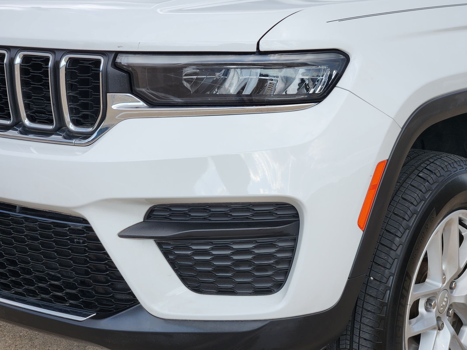 Used 2024 Bright White Clearcoat Jeep Laredo image 10