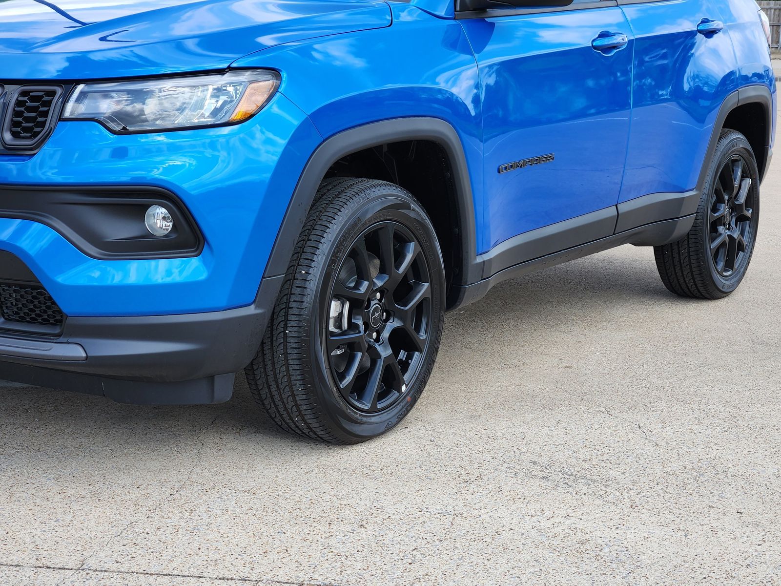 New 2026 Hydro Blue Pearlcoat Jeep LATITUDE ALTITUDE 4X4 image 12