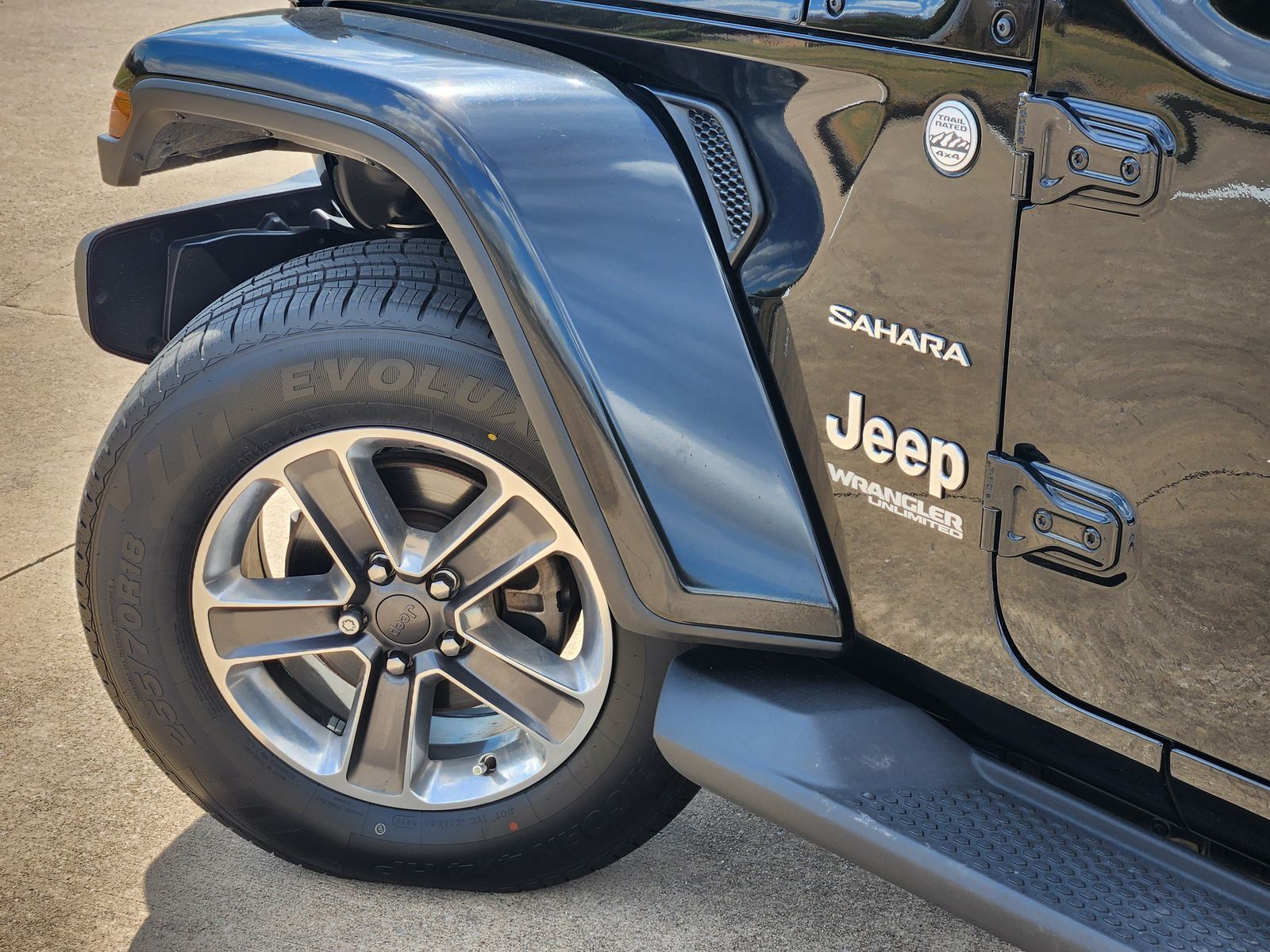 Used 2022 Black Jeep Unlimited Sahara image 17