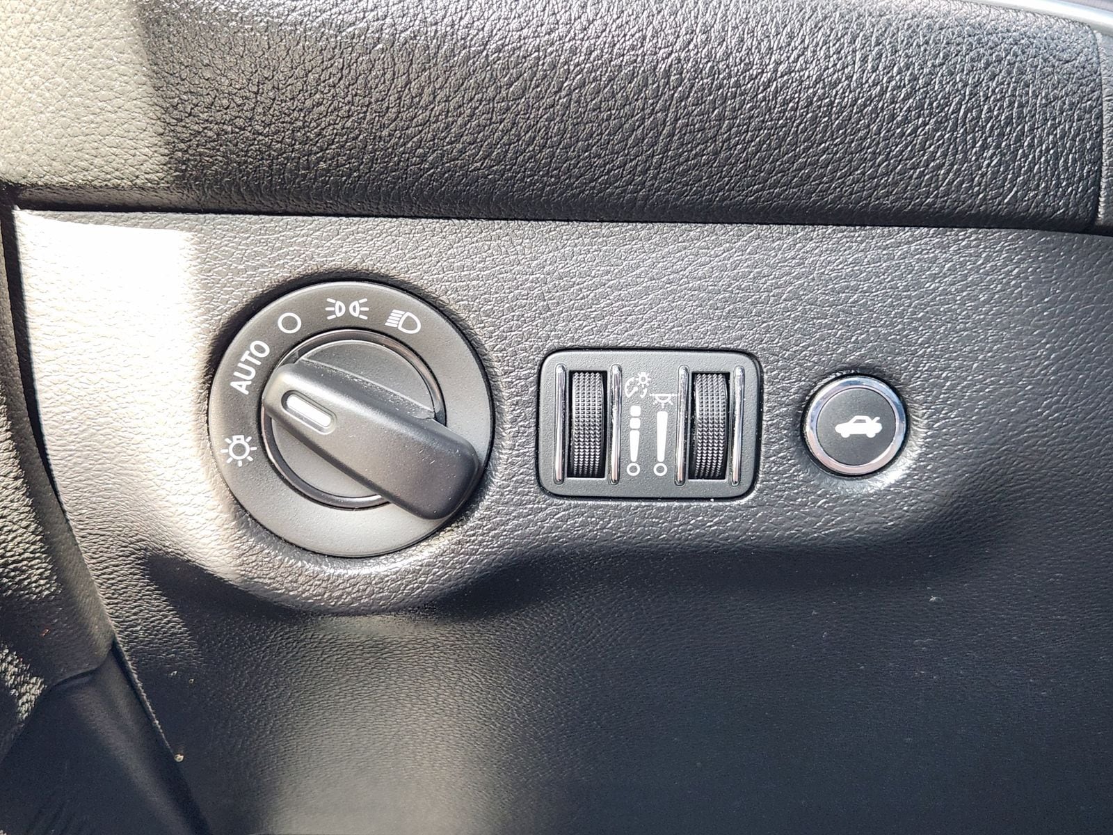 Used 2019 Destroyer Gray Clearcoat Dodge SXT image 26