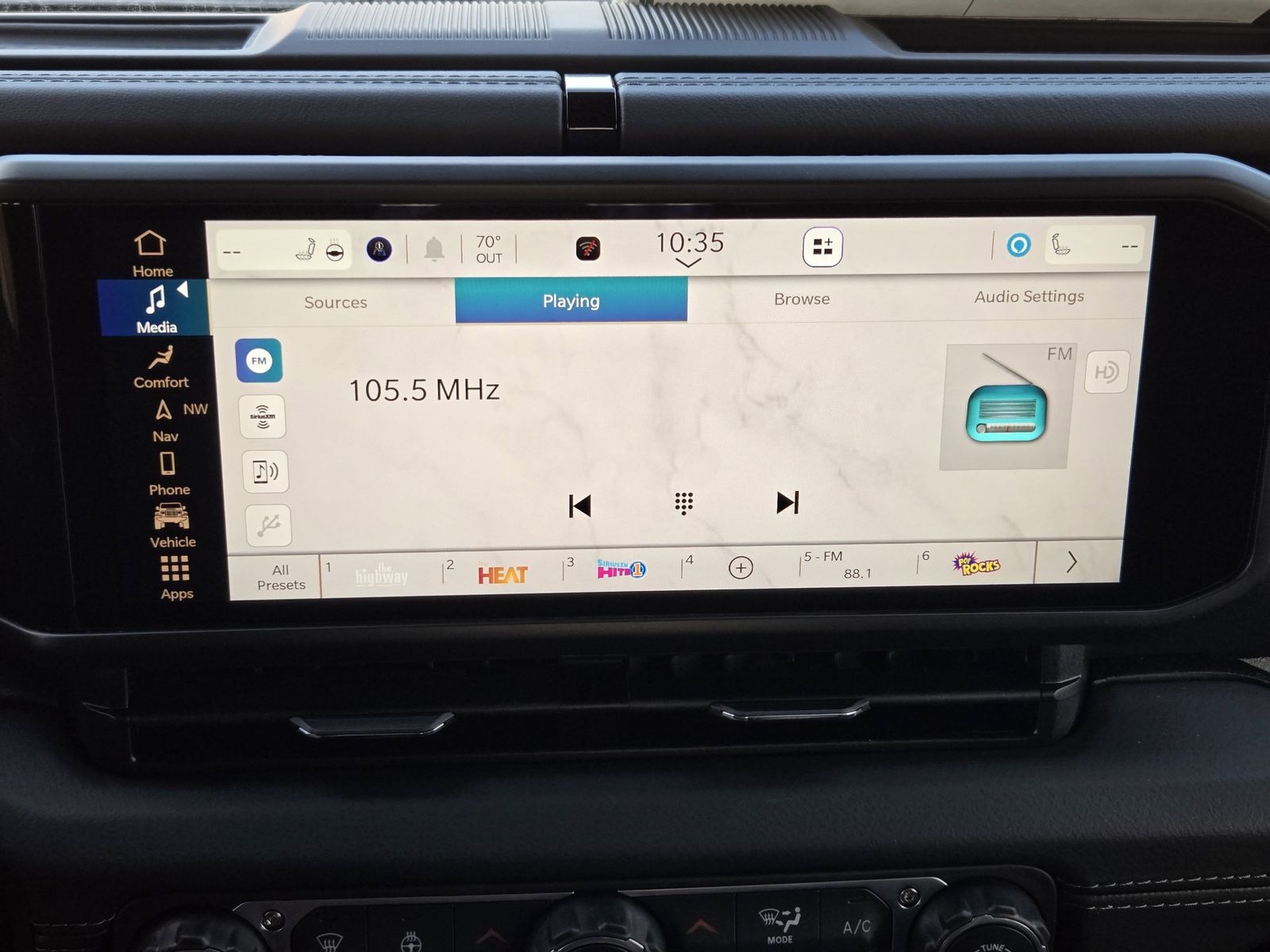 New 2026 Granite Crystal Jeep 4-DOOR SAHARA image 17