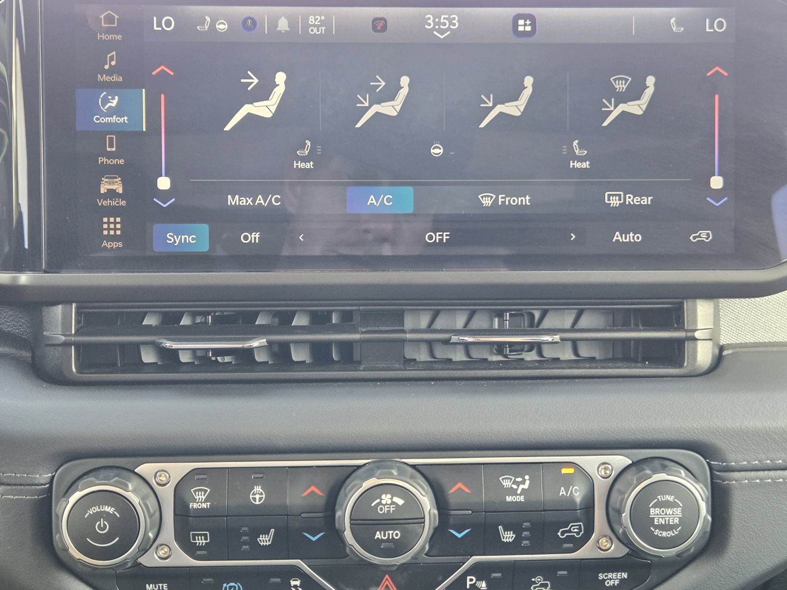 Used 2025 Granite Crystal Jeep Sahara image 22