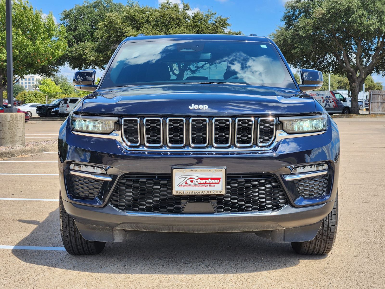 Used 2024 Midnight Sky Jeep Limited image 7