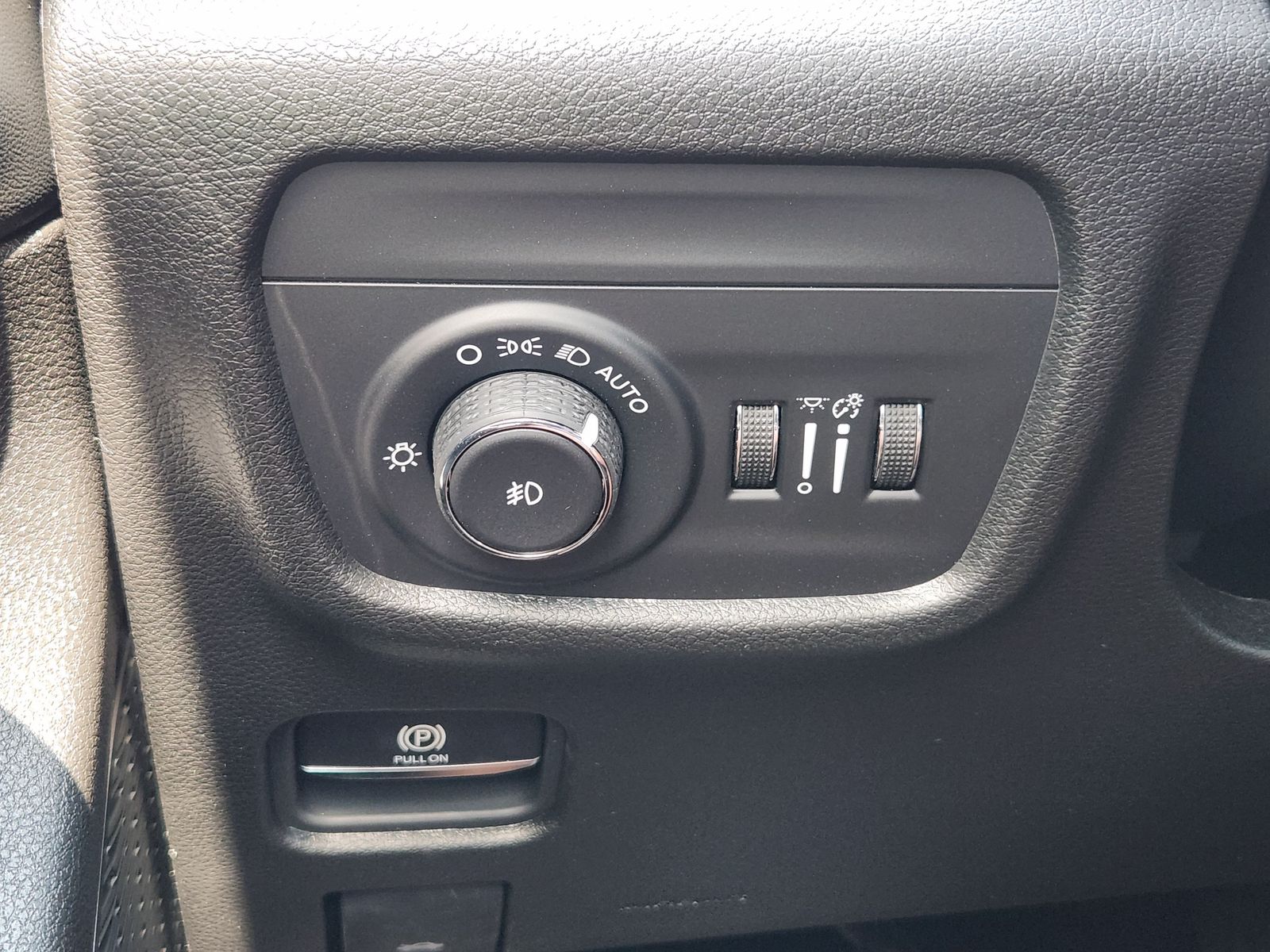 New 2026 Baltic Gray Jeep LIMITED 4X4 image 29