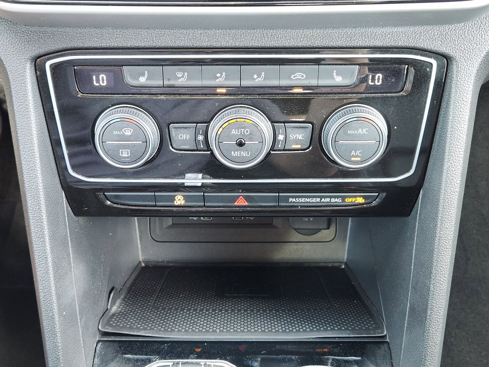 Used 2022 Pure White Volkswagen 2.0T SE w/Technology image 27