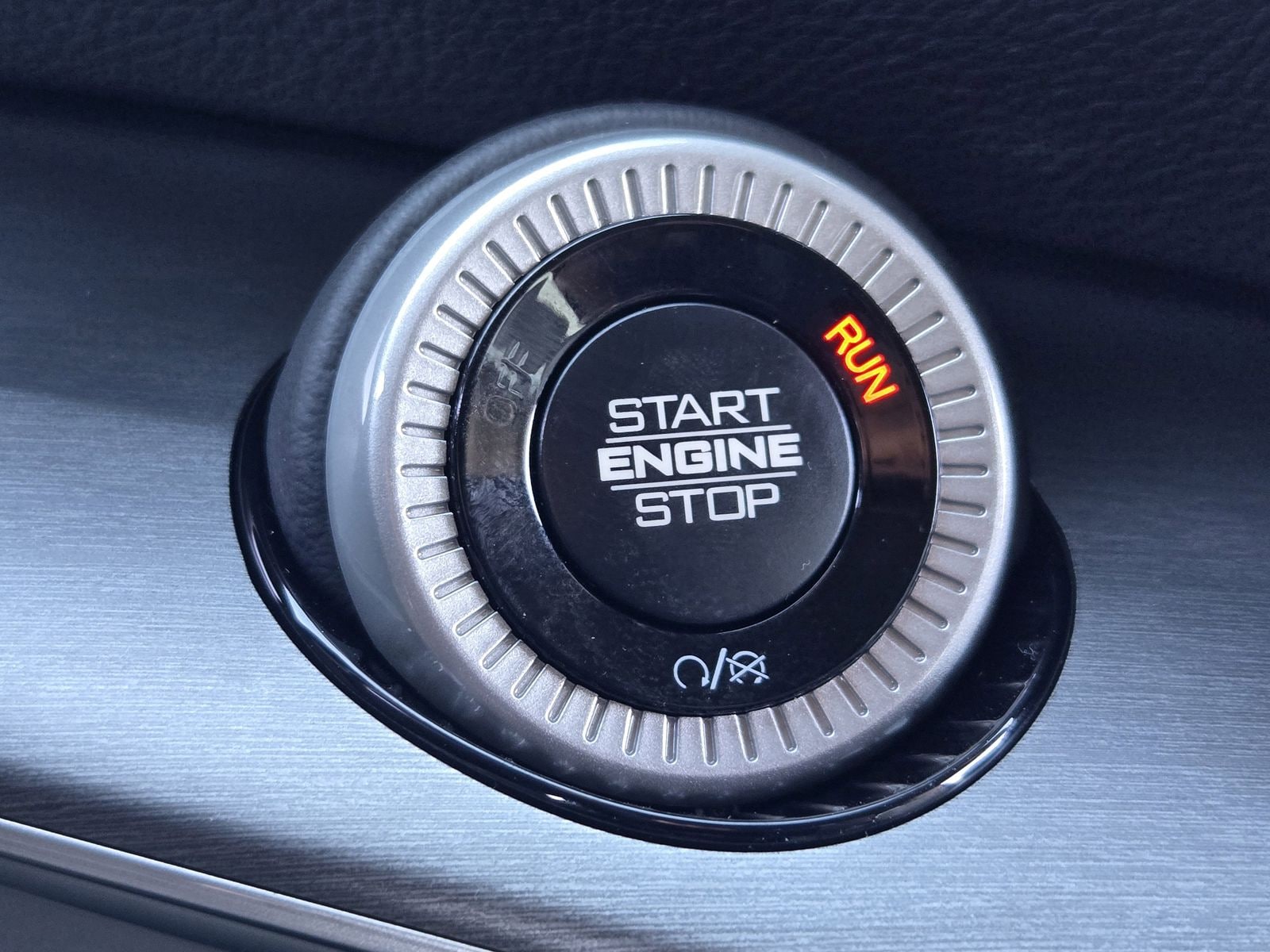 New 2025 Diamond Black Crystal Pearlcoat Jeep L LIMITED 4X4 image 22